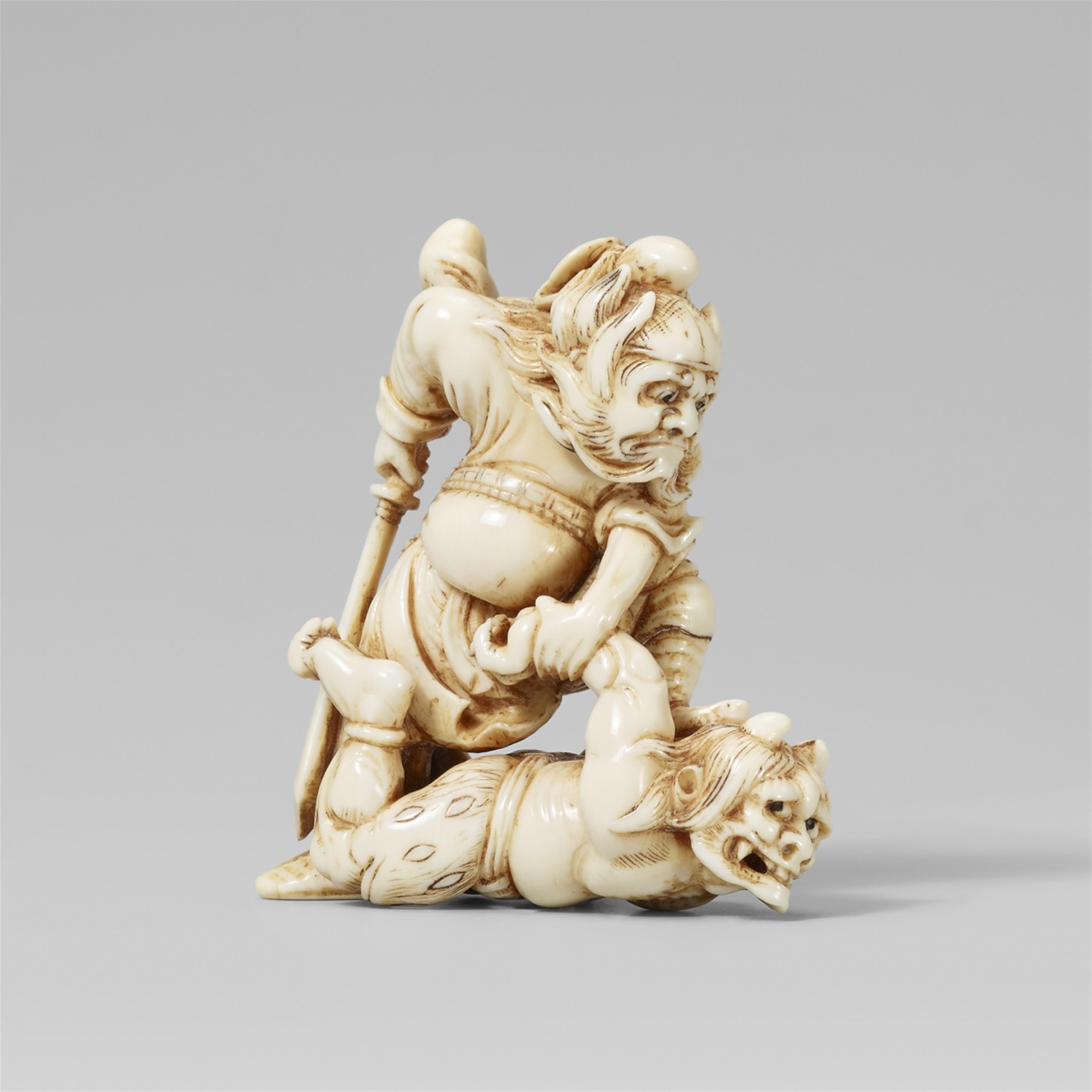 An attractive ivory netsuke of Shôki subduing an oni. First half 19th century - image-1