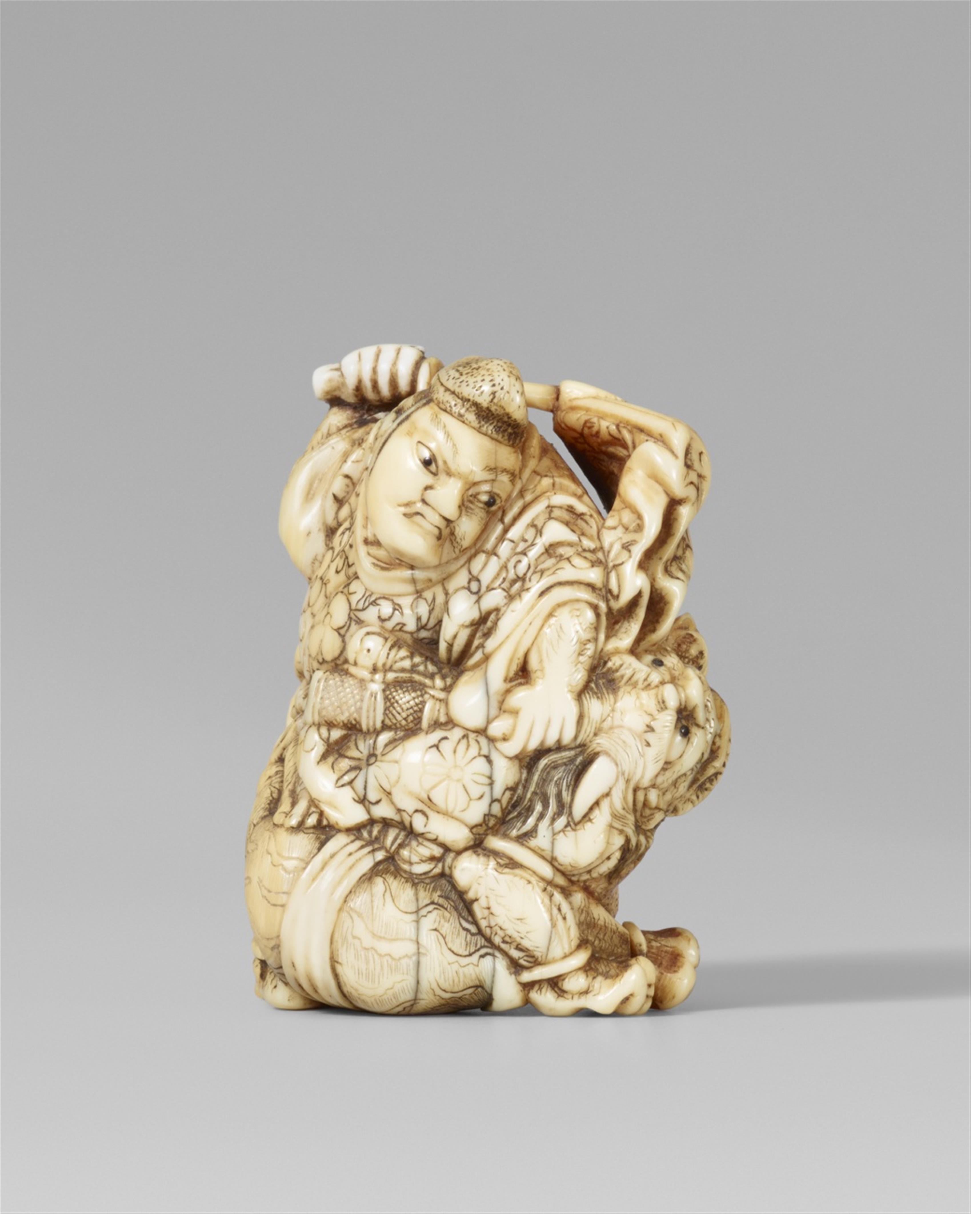 A powerful ivory netsuke of a samurai and an oni. First half 19th century - image-1