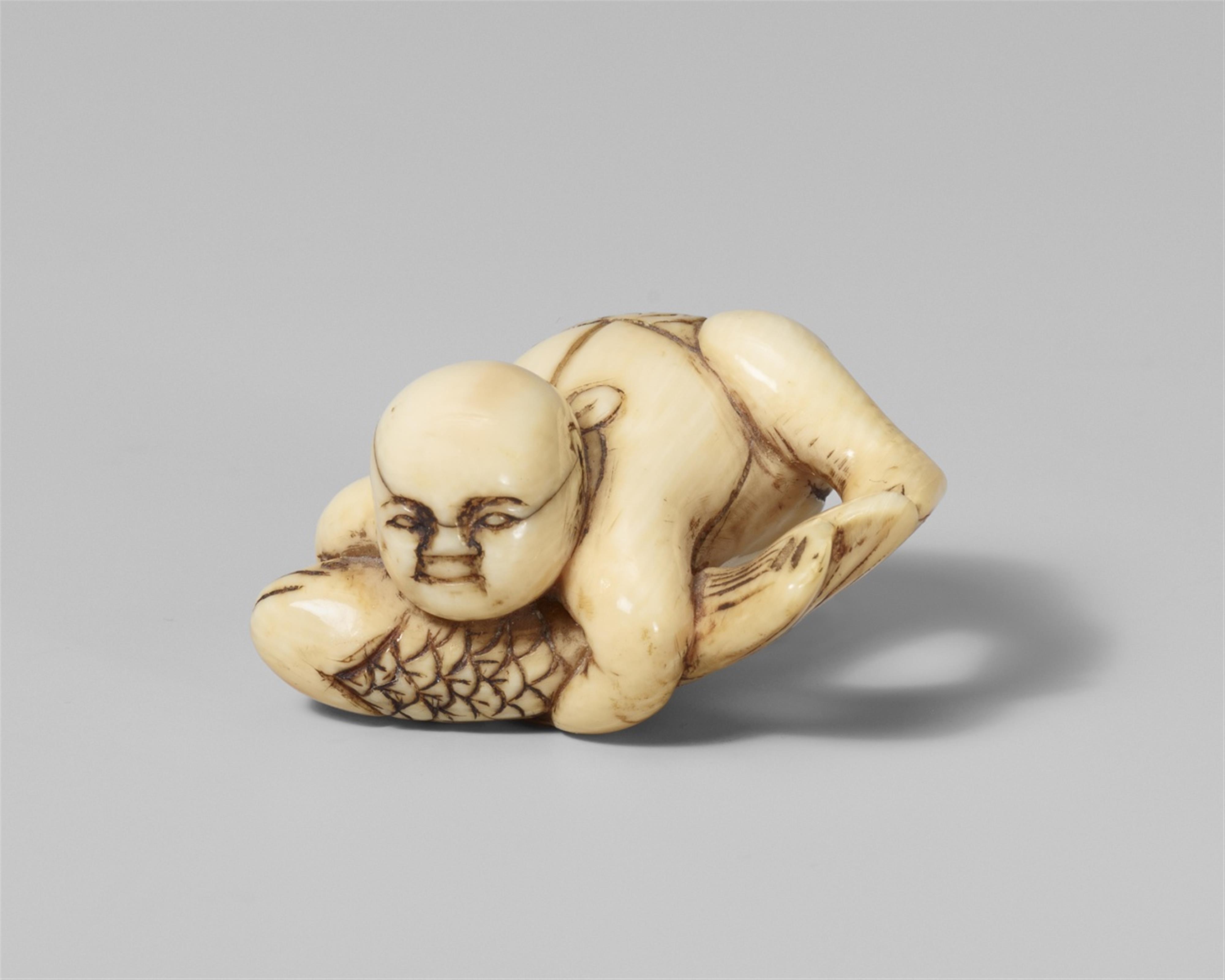 An ivory netsuke of a young boy. Early 19th century - image-1