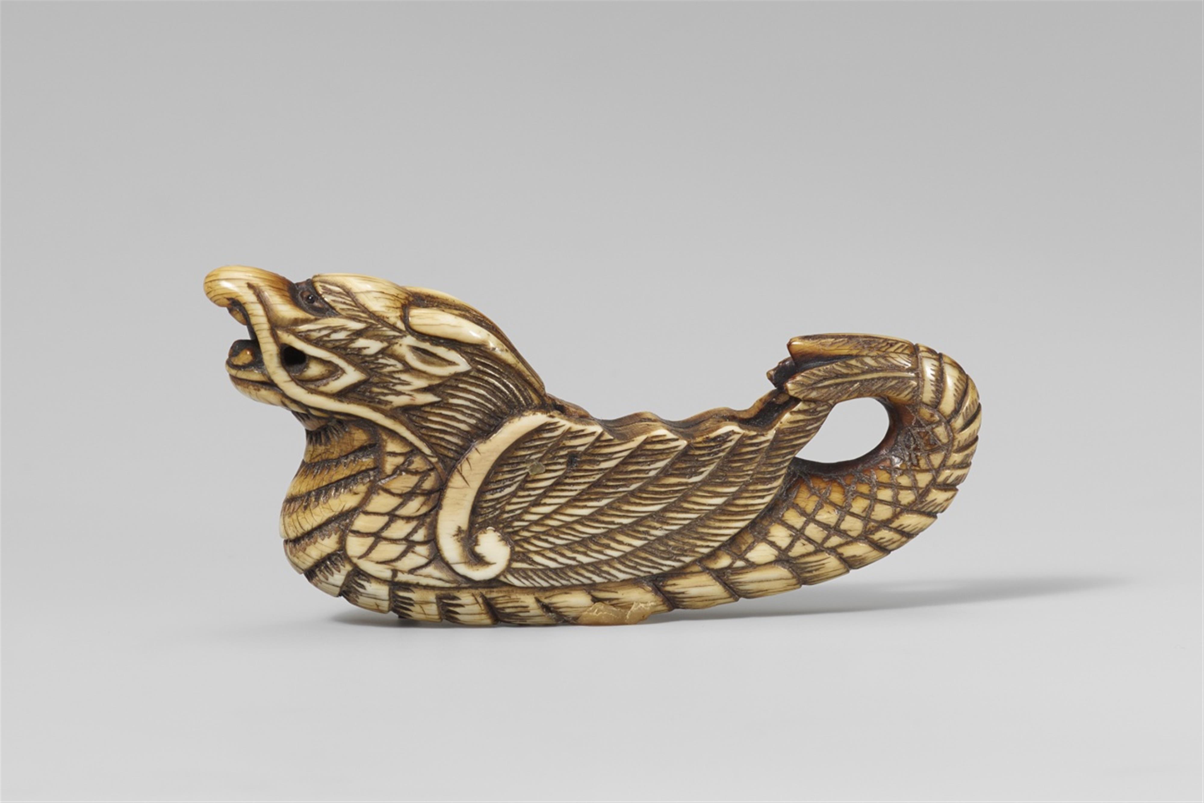 A rare ivory netsuke of a winged dragon. 18th century - image-1