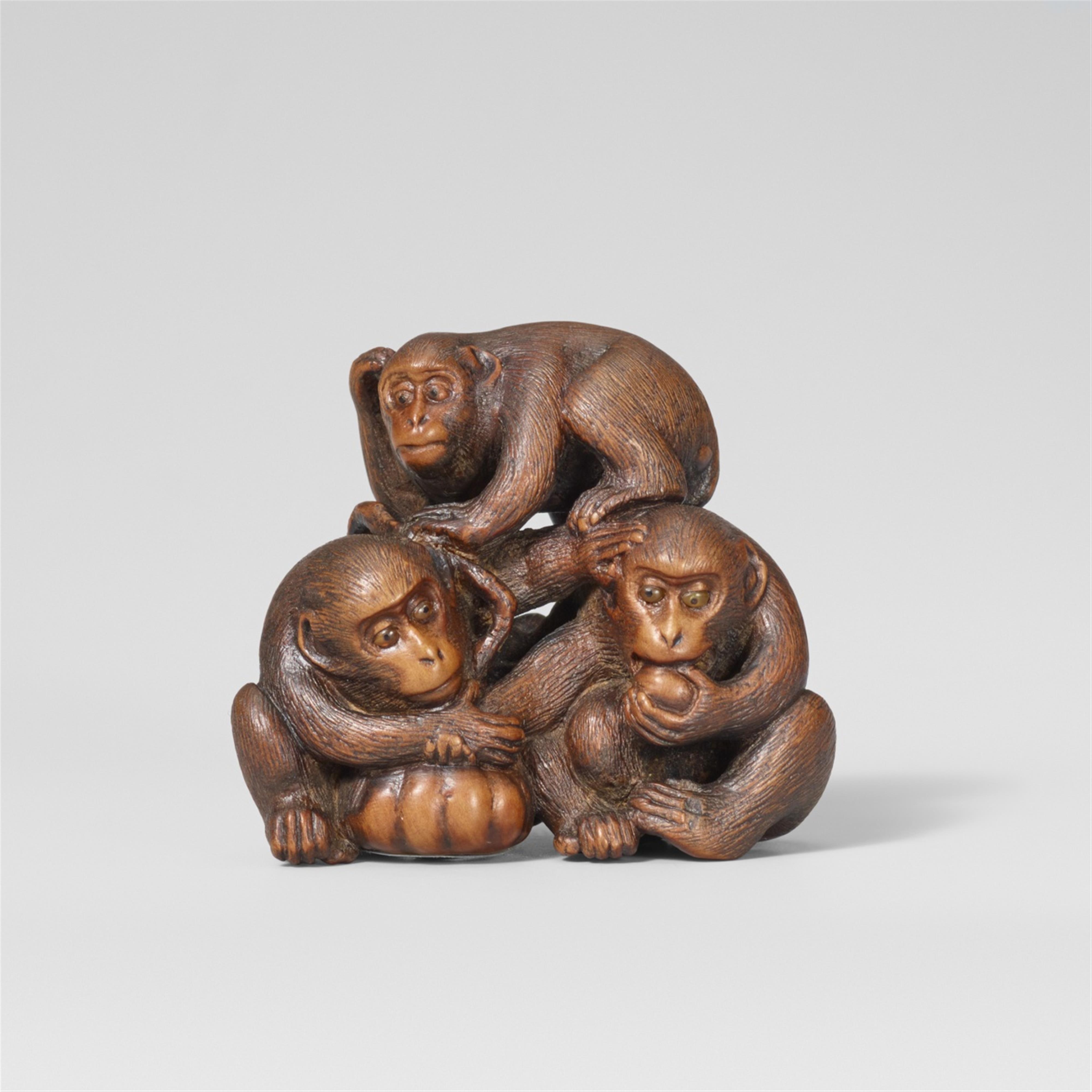 A boxwood netsuke of three monkeys, by Masachika. Second half 19th century - image-1