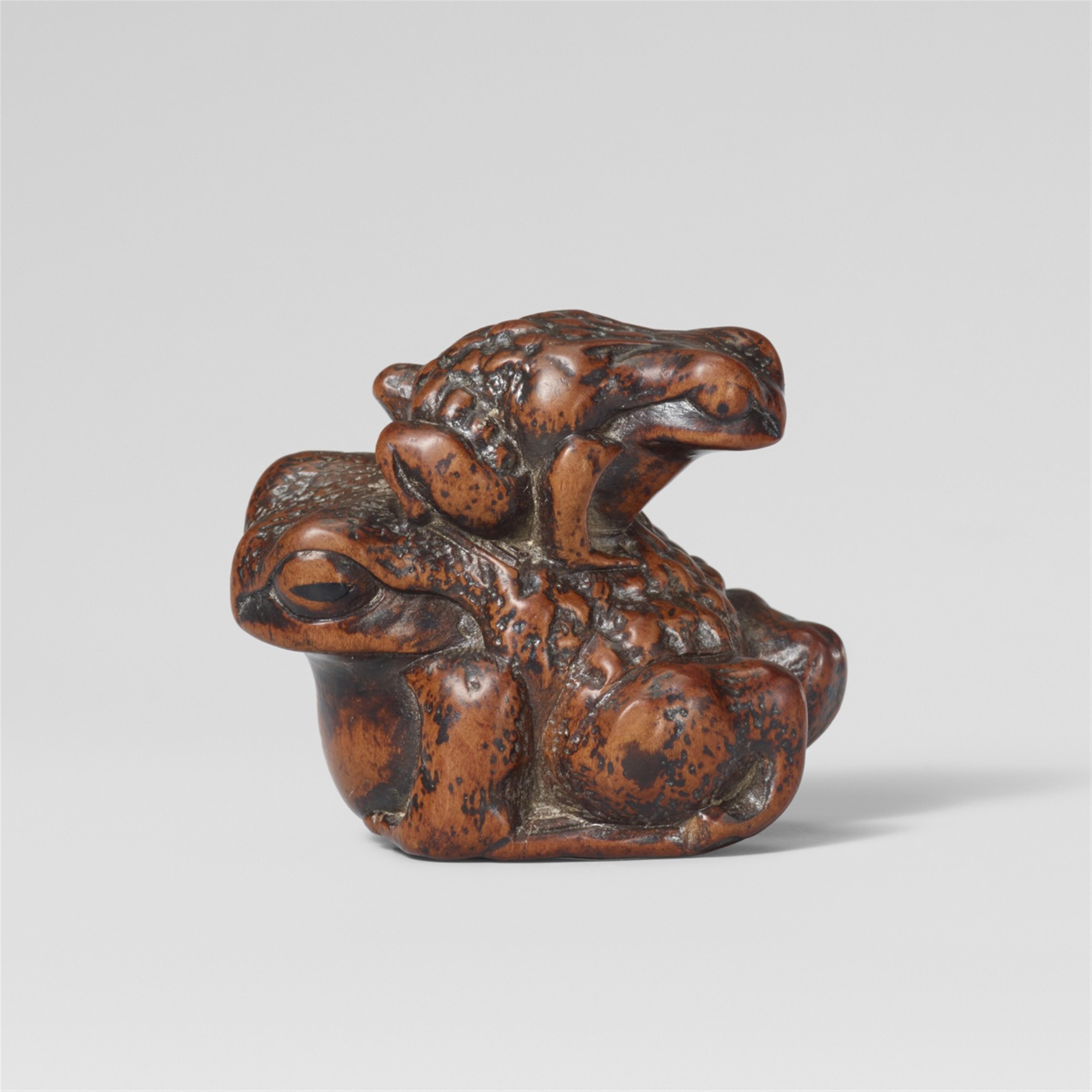 A boxwood netsuke of two toads. Mid-19th century - image-1