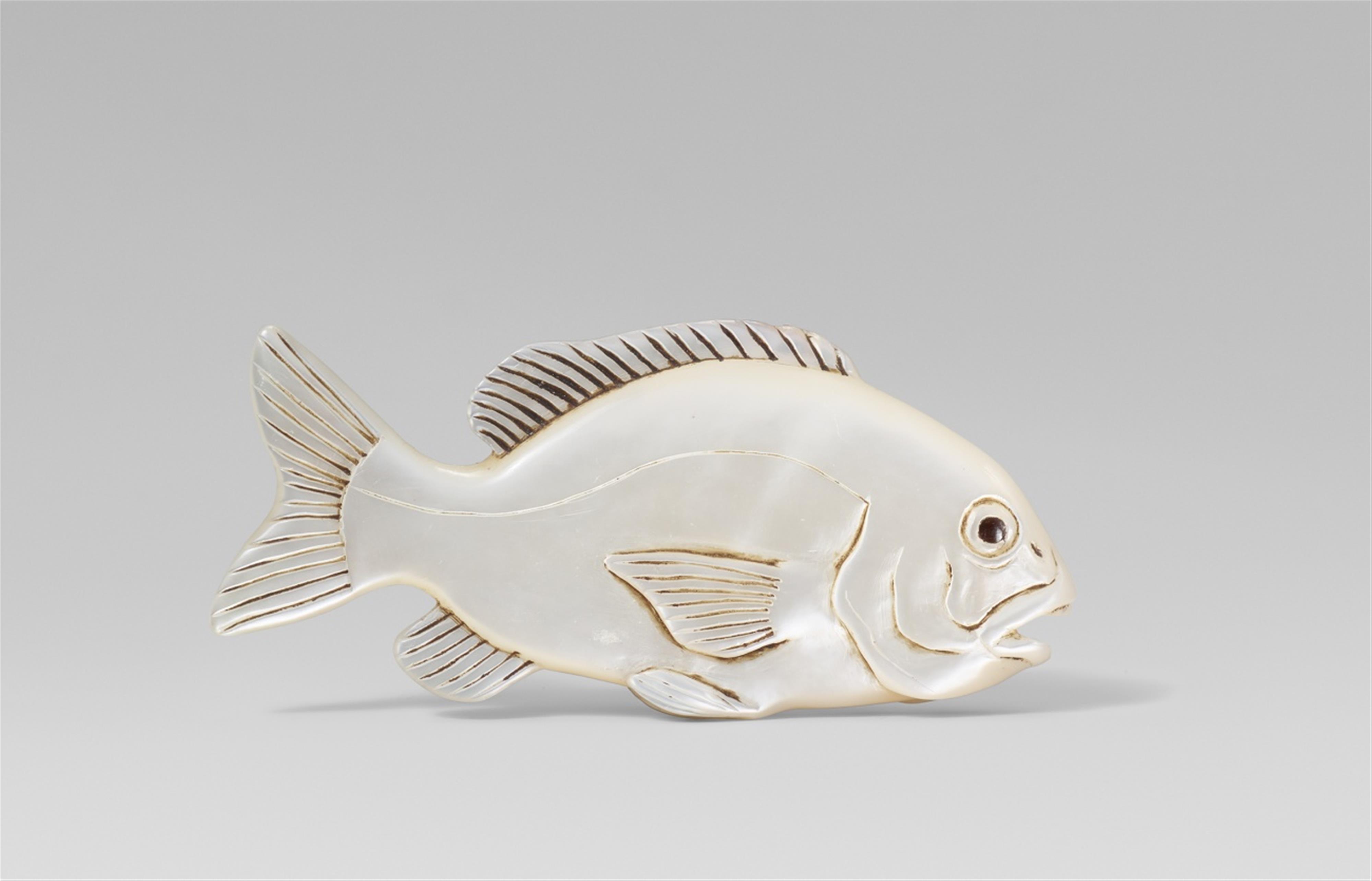 A mother-of-pearl netsuke of a sea bream. 19th century - image-1