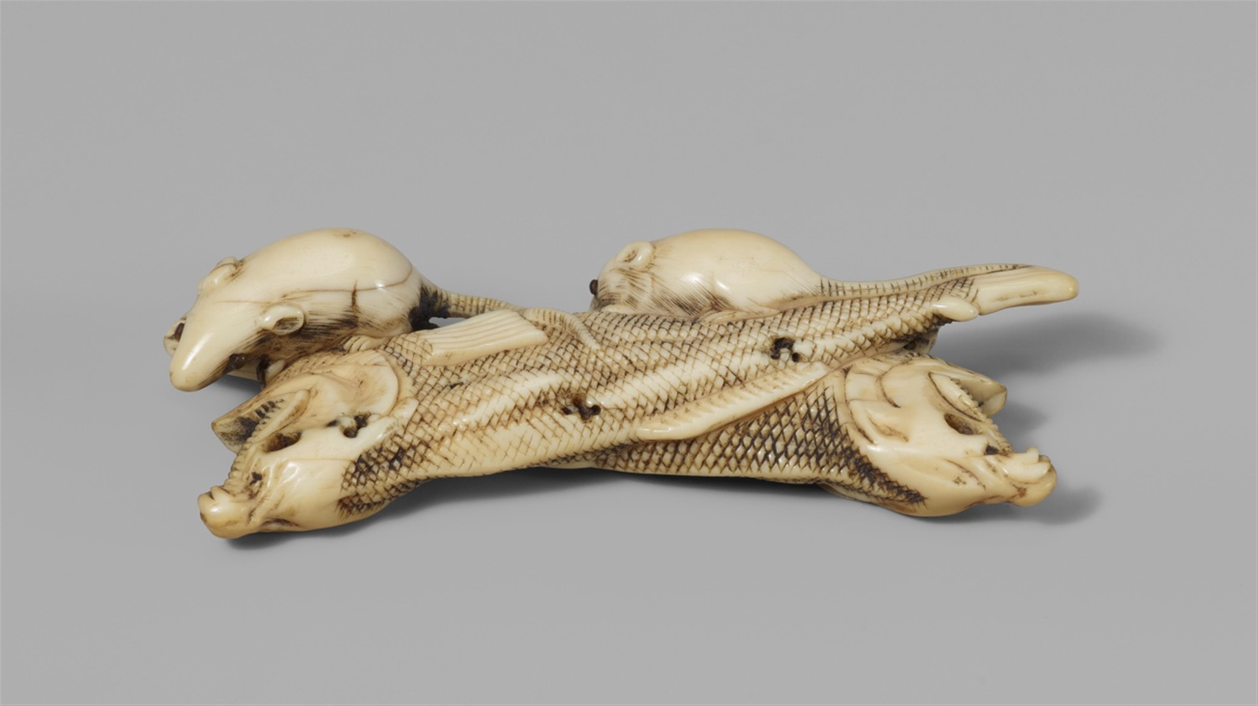 A fine and rare ivory netsuke of two dried salmons and two rats. Early 19th century - image-1