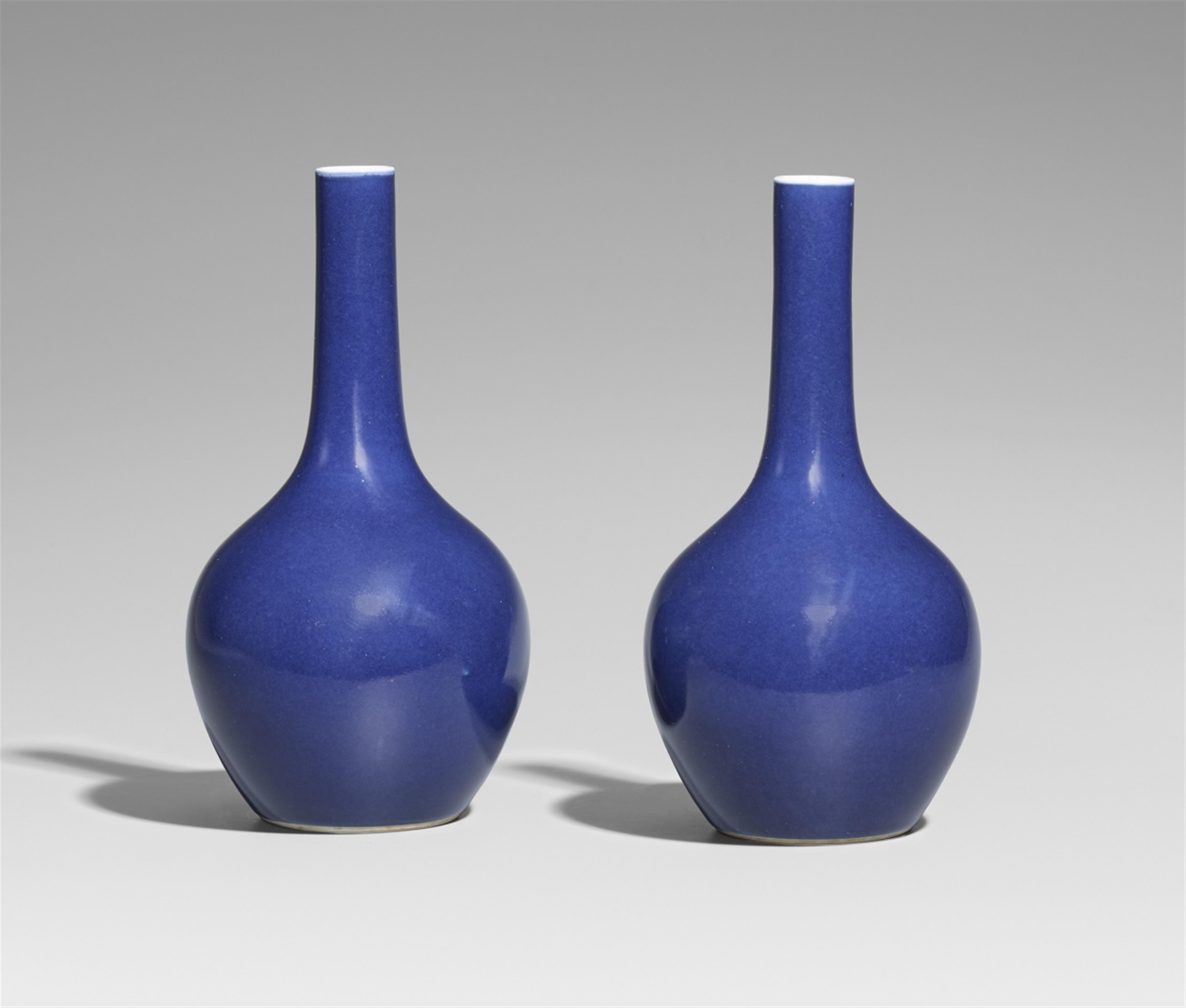 A pair of blue-glazed vases. Qing dynasty (1644-1911) - image-1