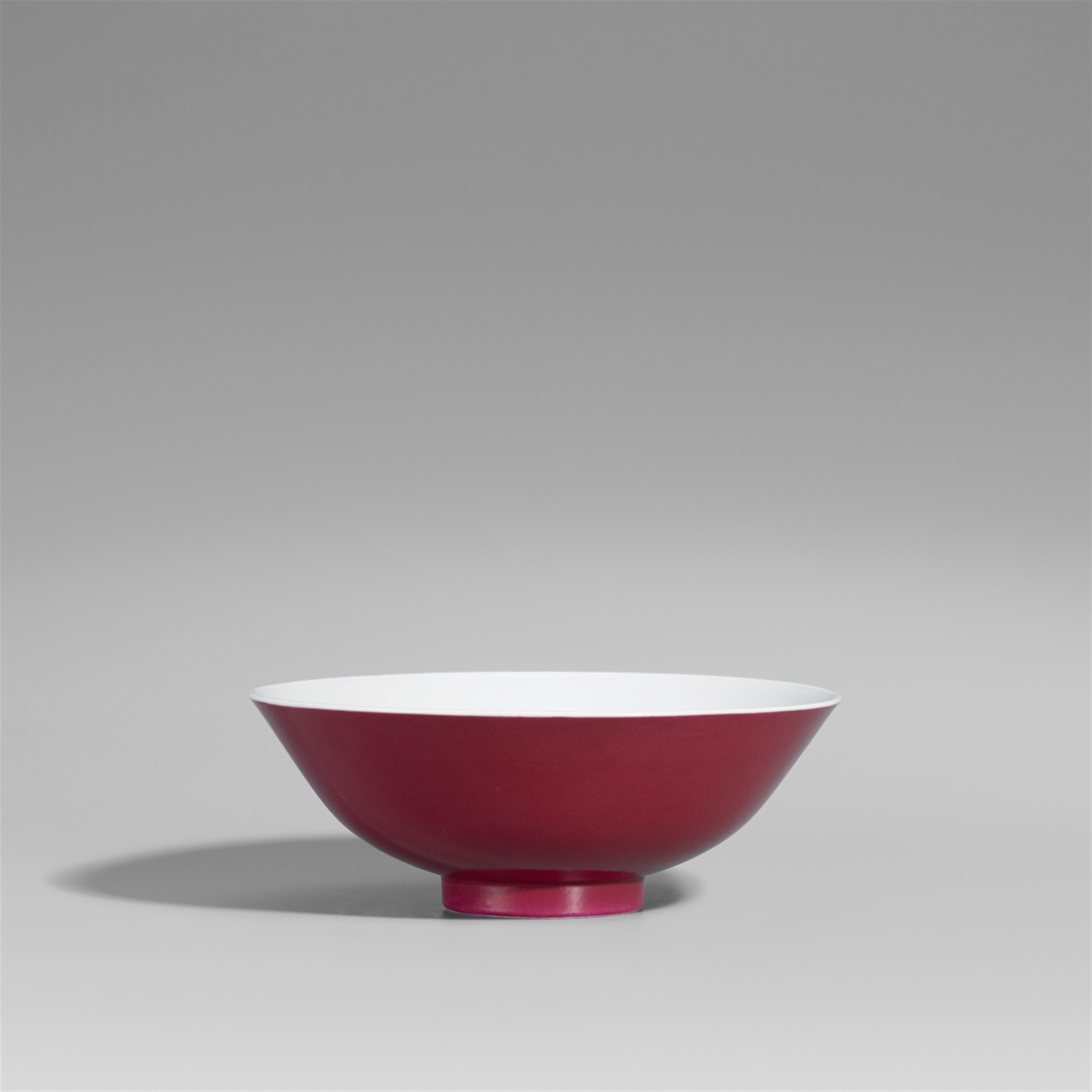 A ruby-back glazed bowl. 18th/19th century - image-1