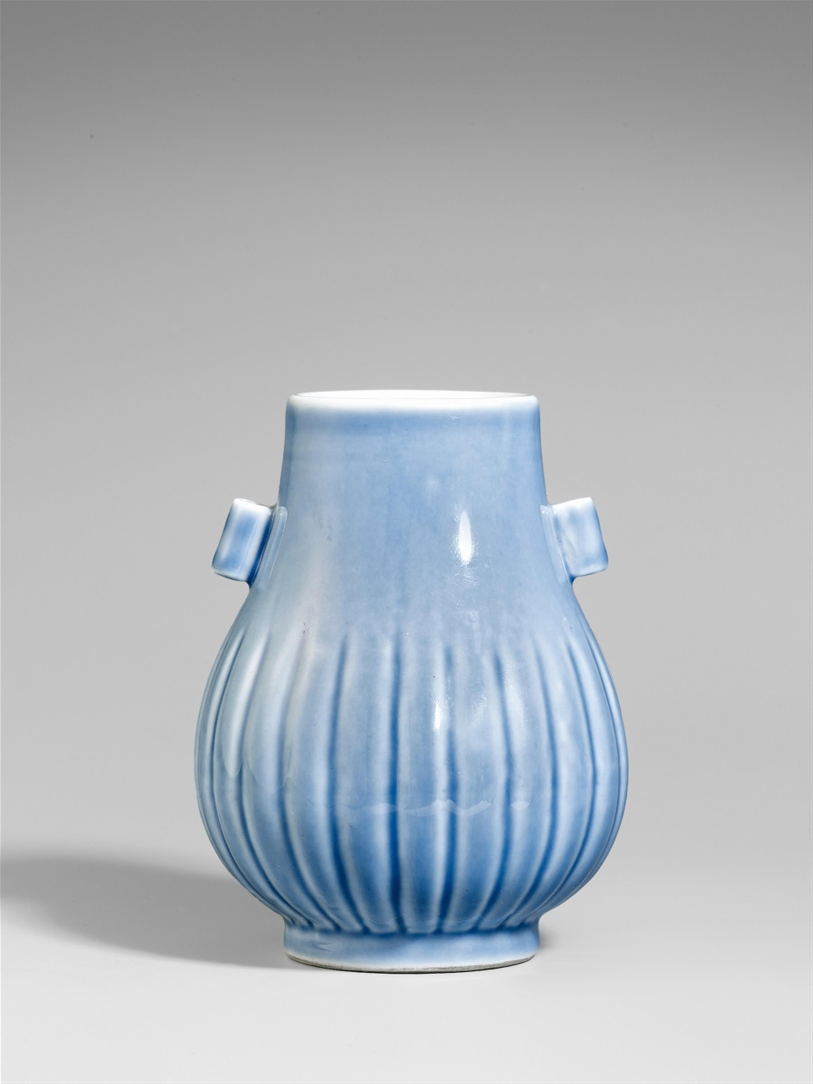 Hellblau-glasierte hu-Vase. Republik-Zeit (1912-1949) - image-2