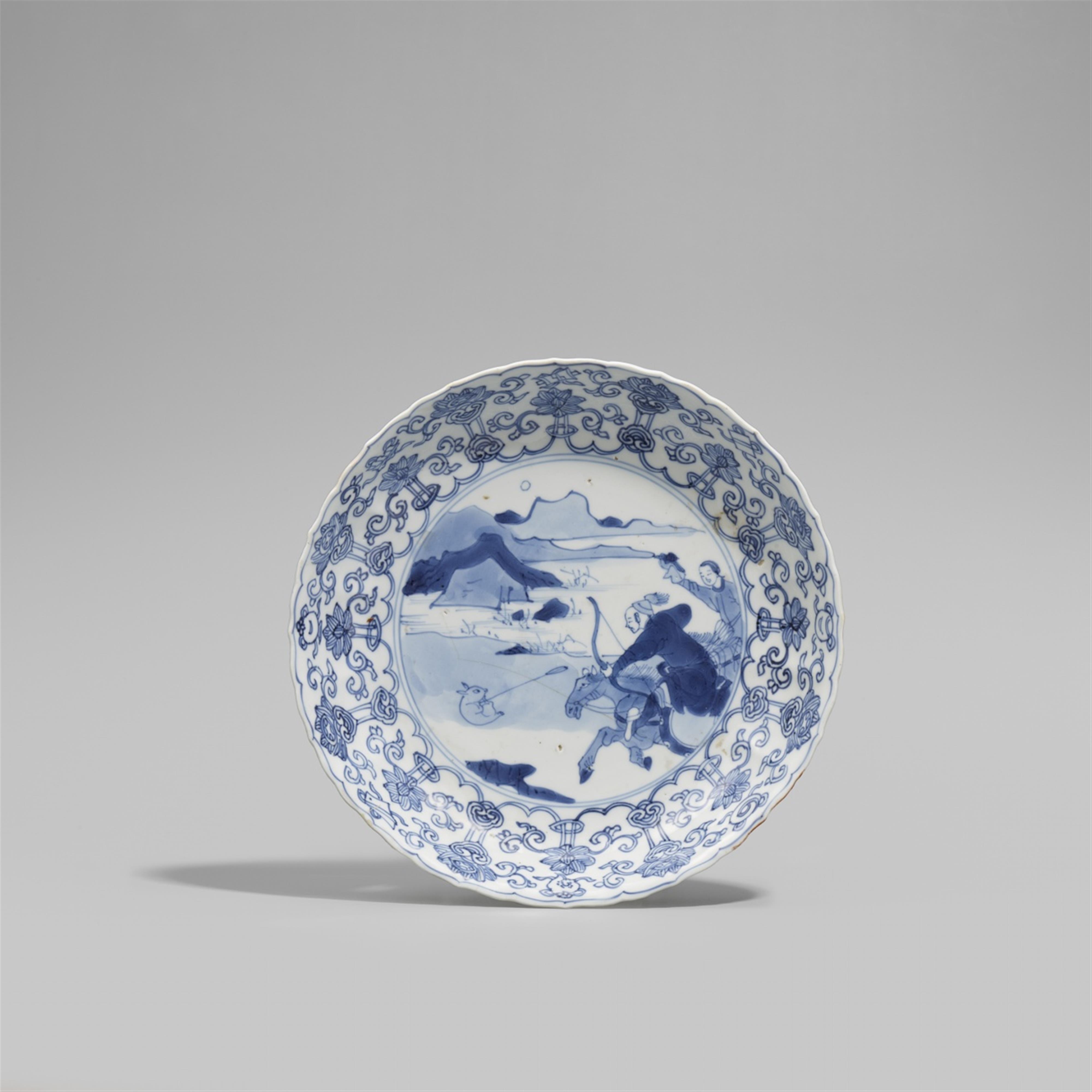 A blue and white "hunt" dish. Kangxi period (1662-1722) - image-2