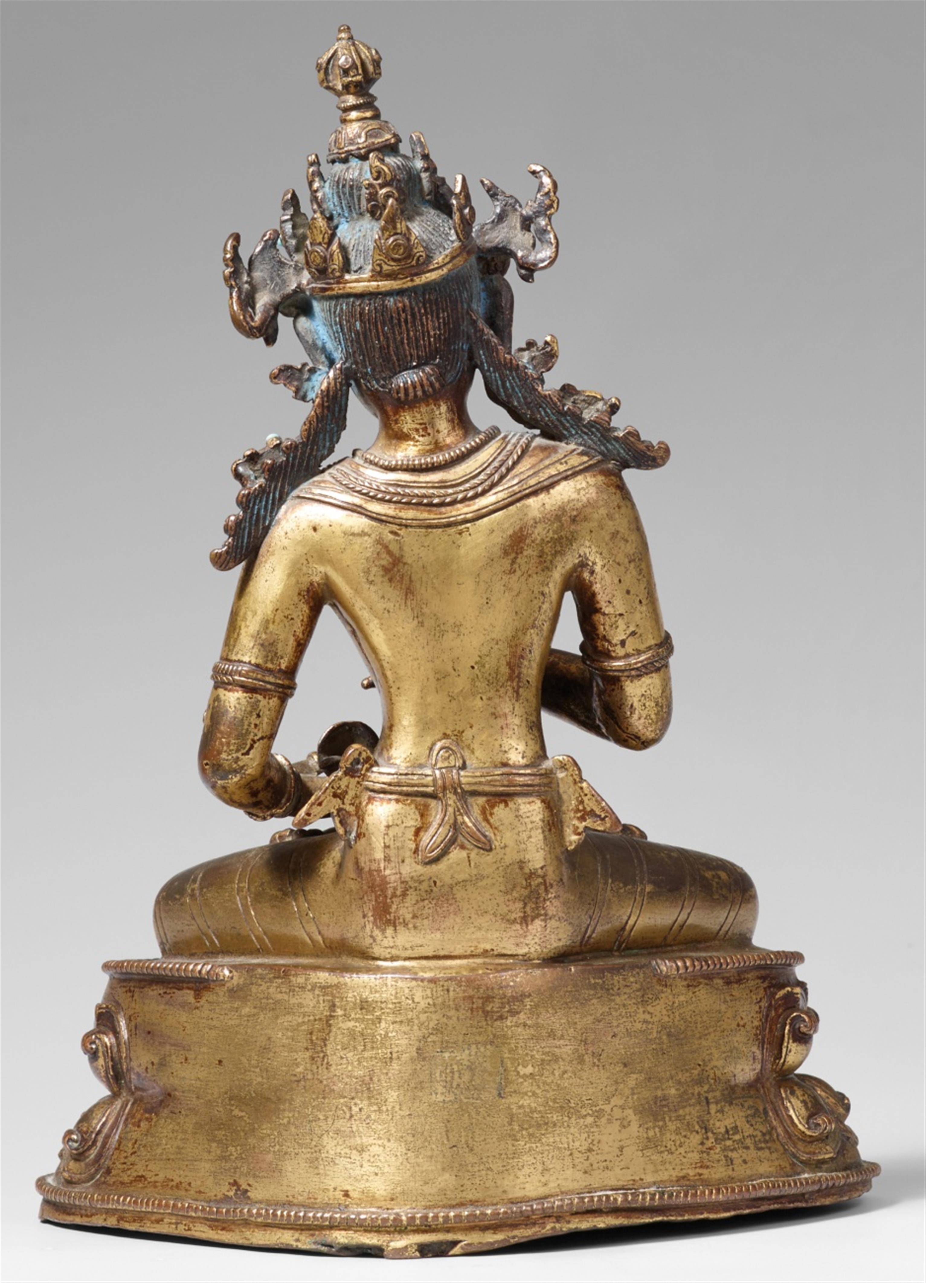 A magnificent Tibetan gilt bronze figure of Vajrasattva. 17th century - image-2