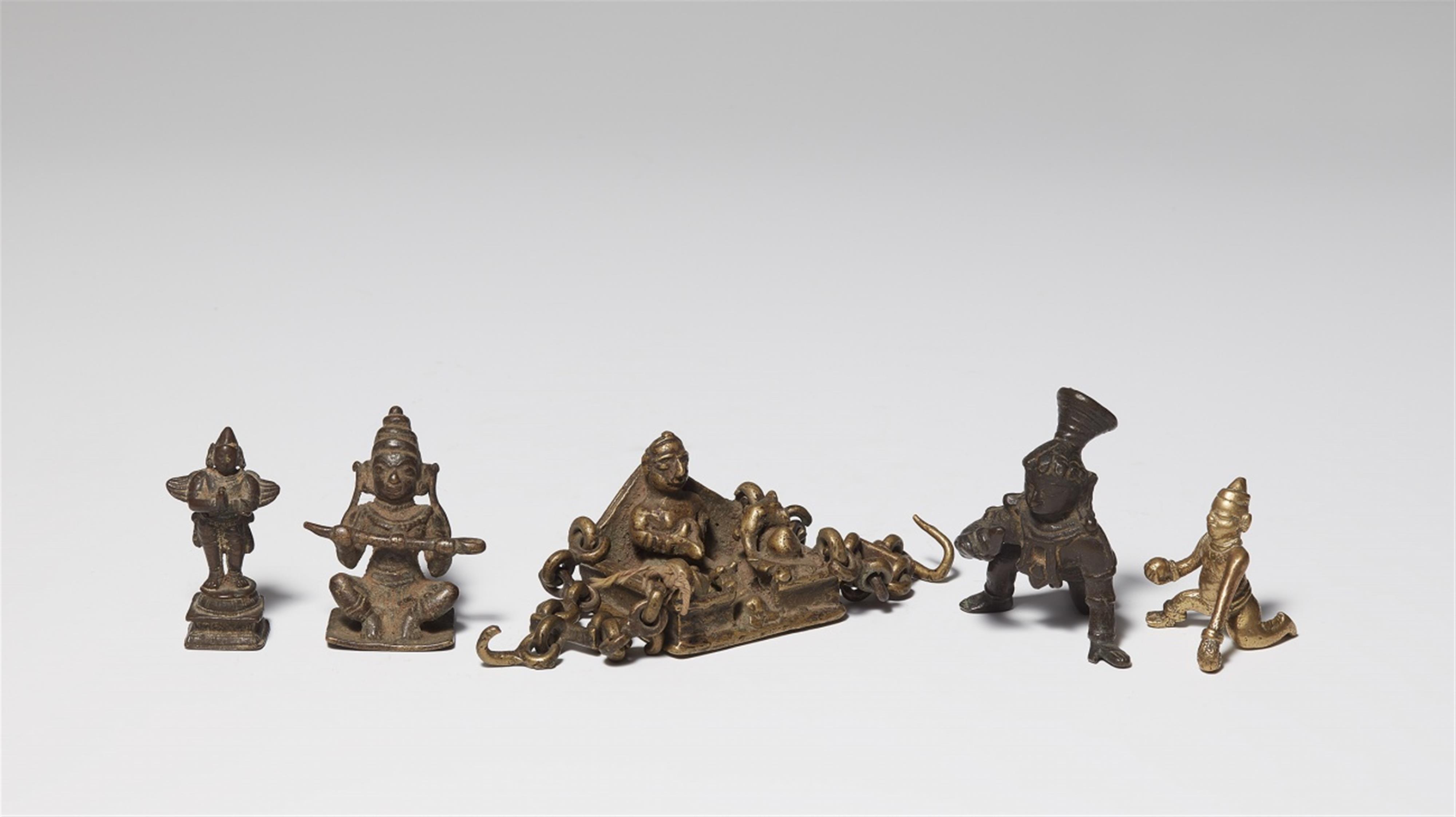 Five small copper alloy figures. 19th/20th century - image-1