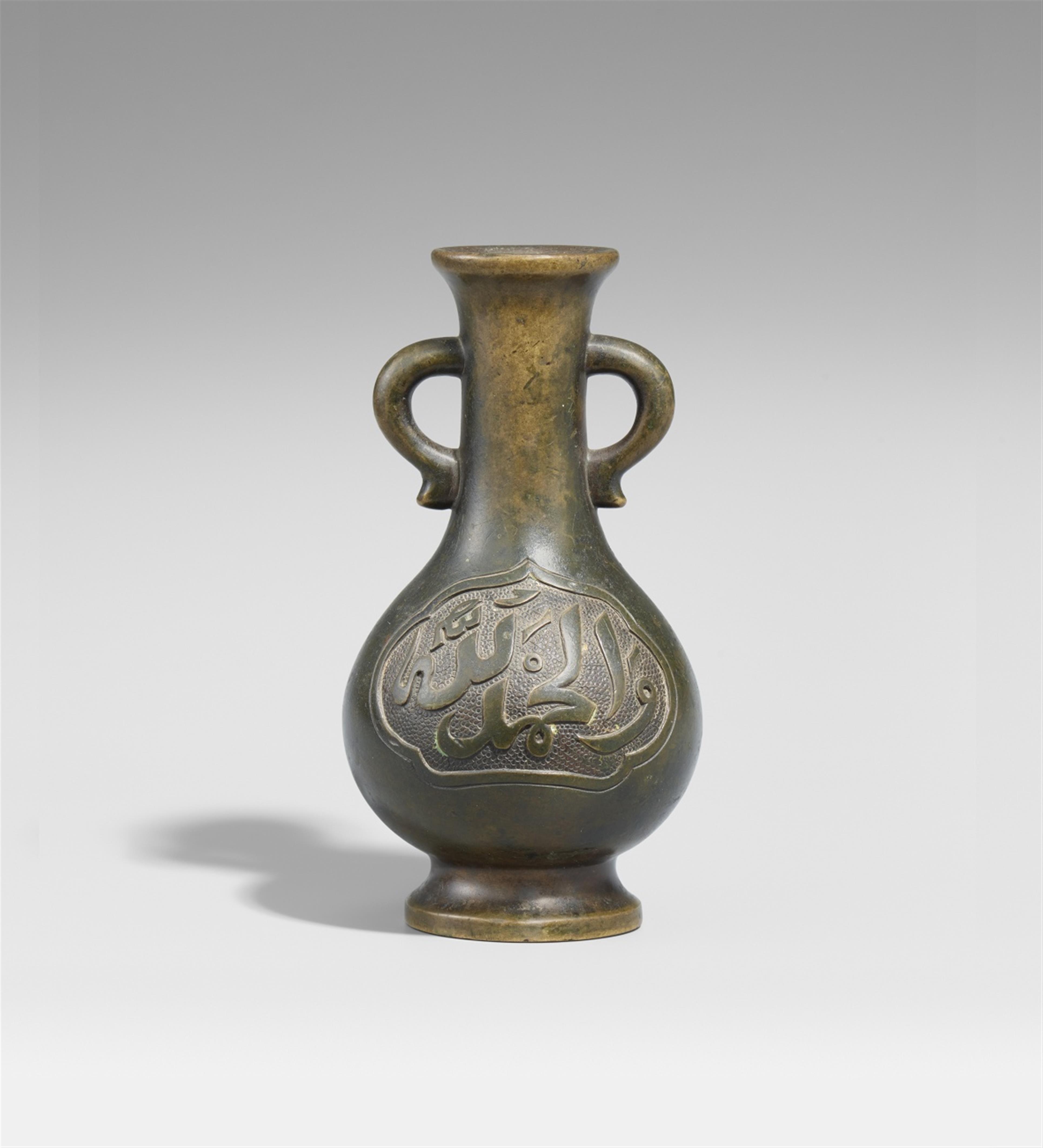 A pear-shaped bronze vase for incense tools. 17th century - image-1
