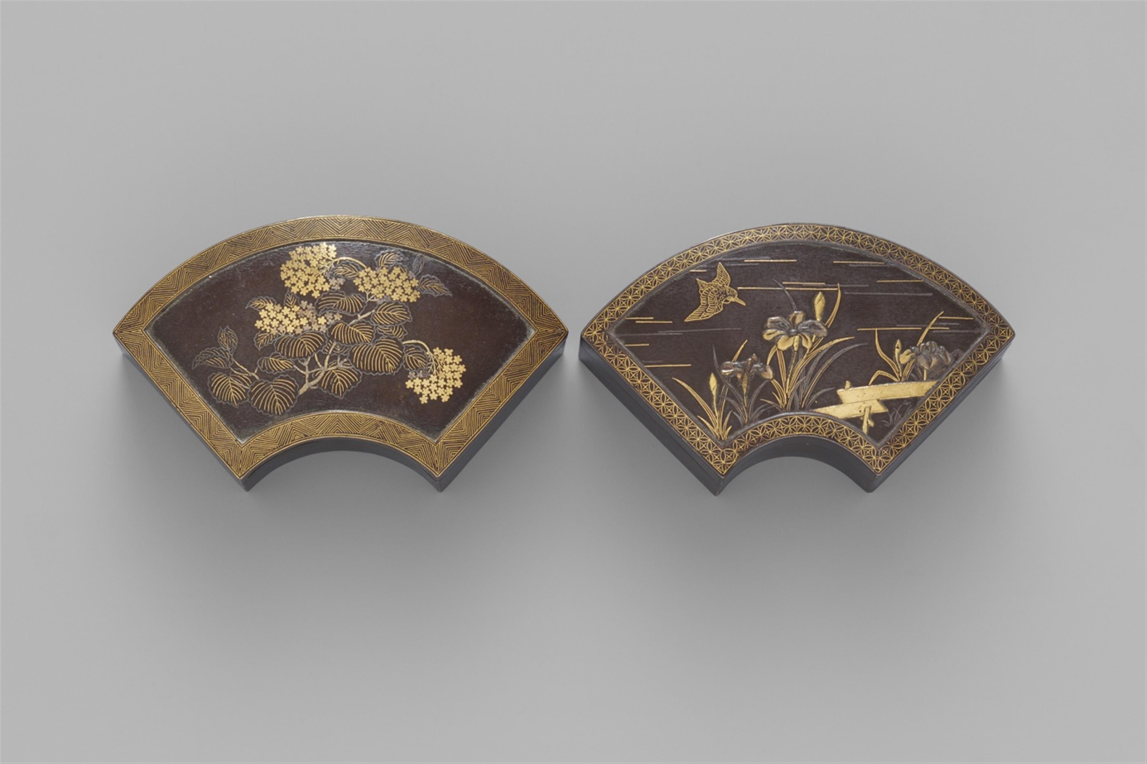 Two fan-shaped Komai iron lidded boxes. Late 19th century - image-1