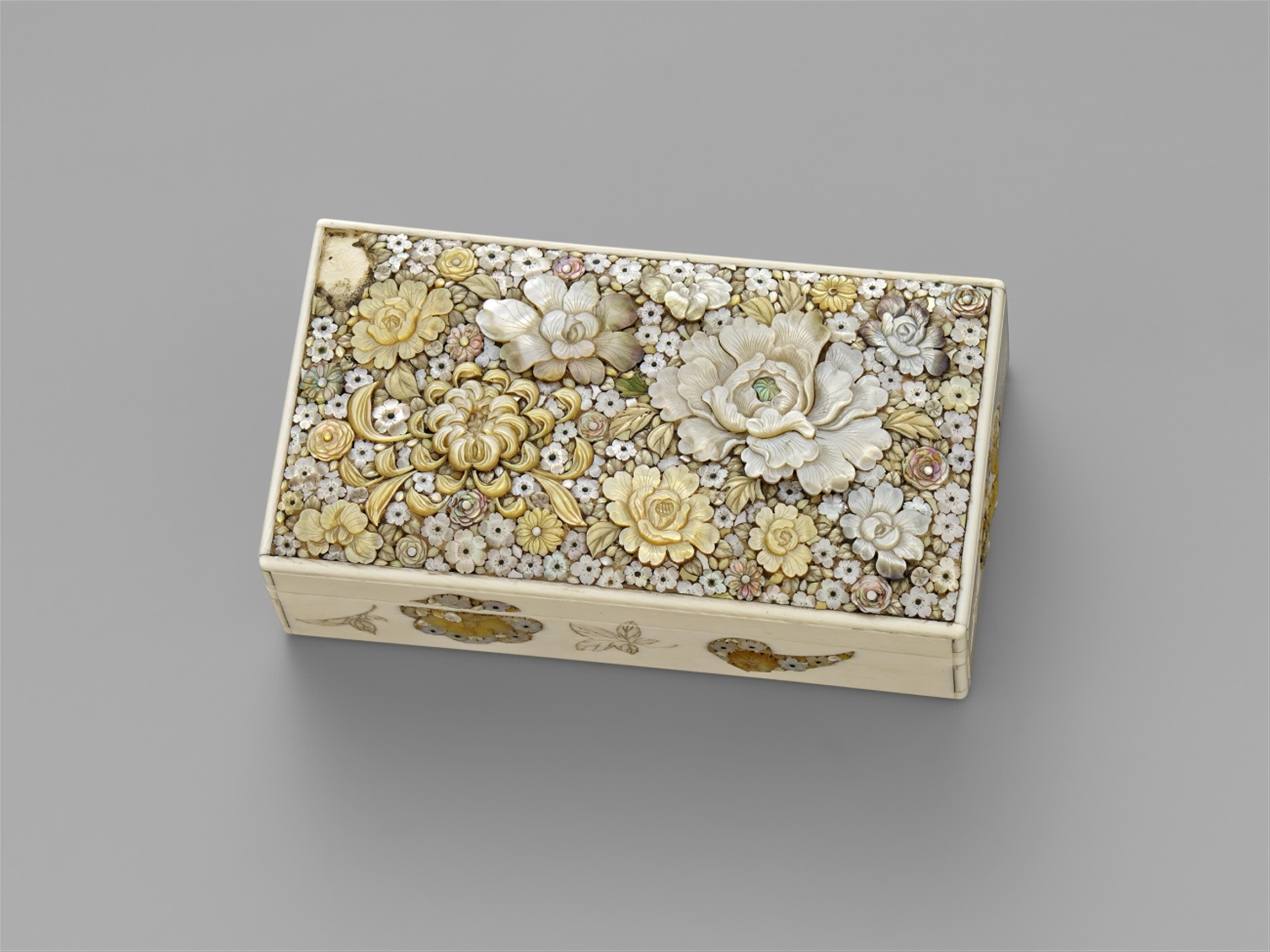 An ivory and mother-of-pearl Shibayama lidded box. Late 19th century - image-1