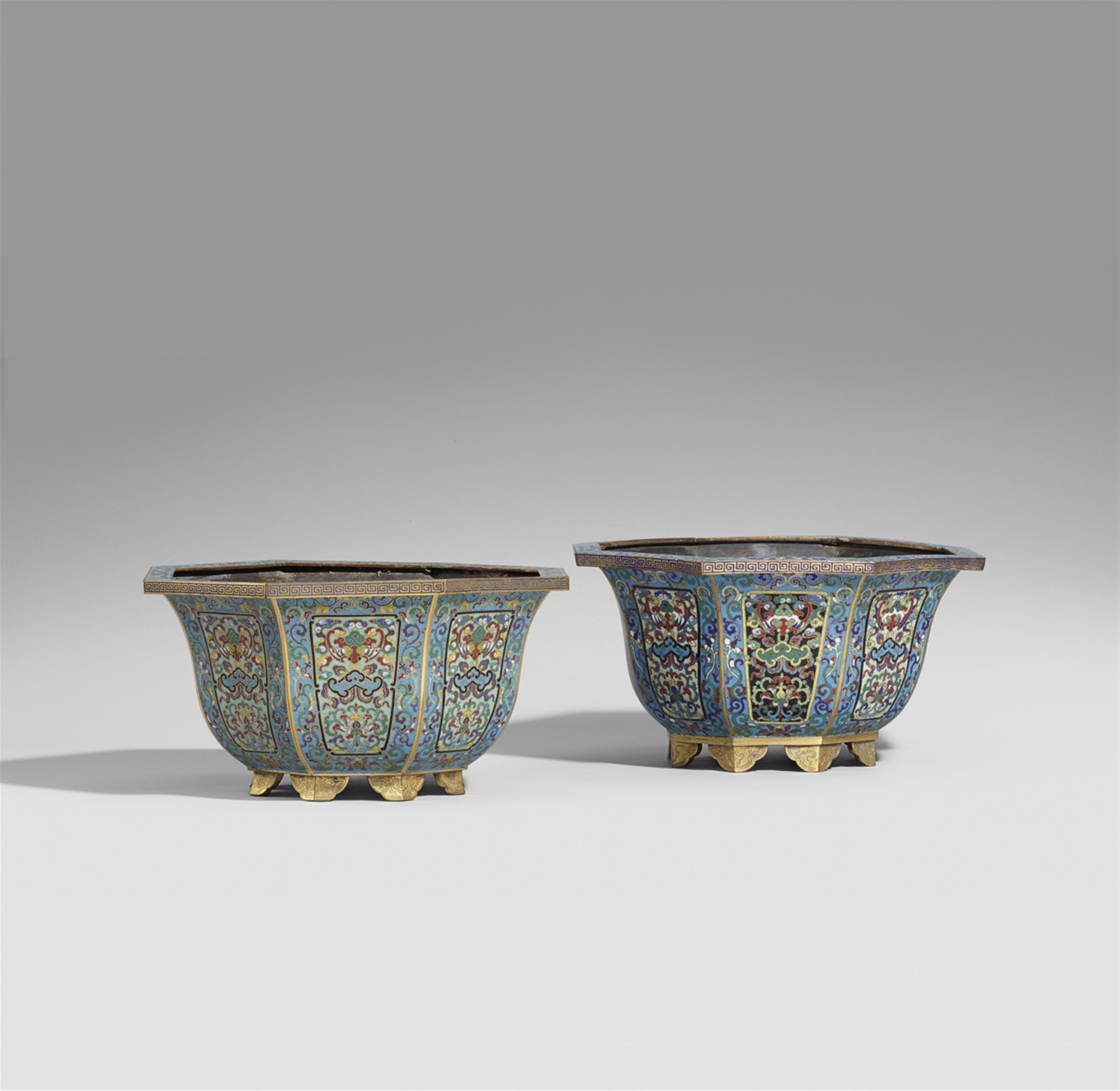 Two octagonal cloisonné enamel jardinieres. One 18th century, the other one later - image-1