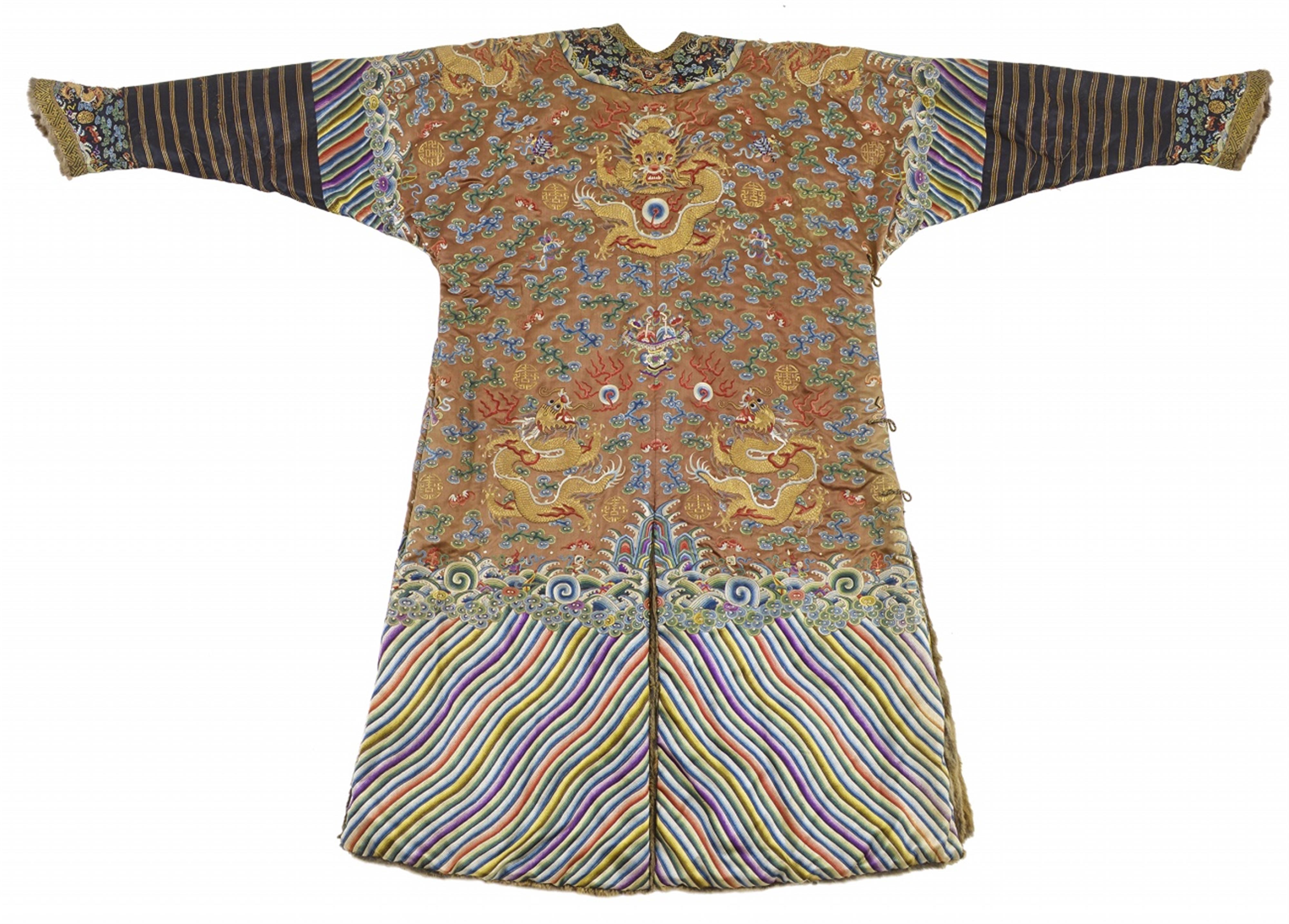 A winter silk embroidered and fur-lined nine-dragon robe (jifu). 19th century - image-2