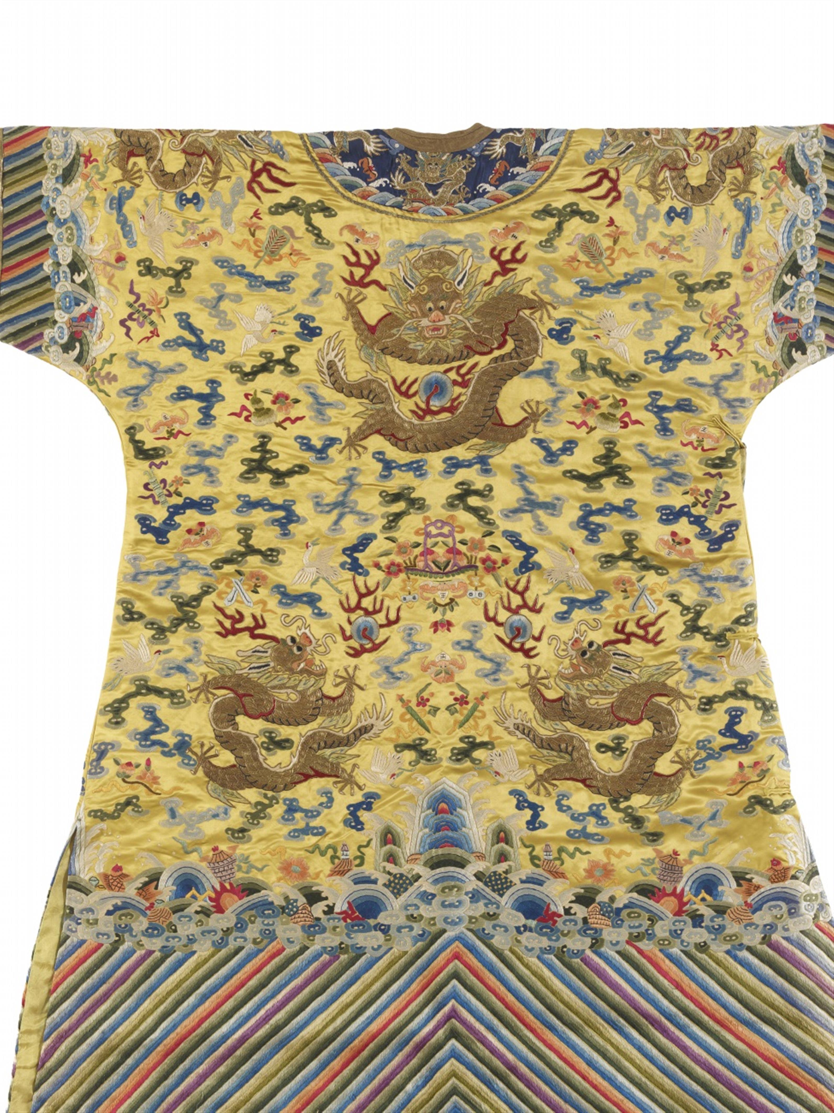 A yellow silk embroidered dragon robe (jifu). Late 19th century - image-1