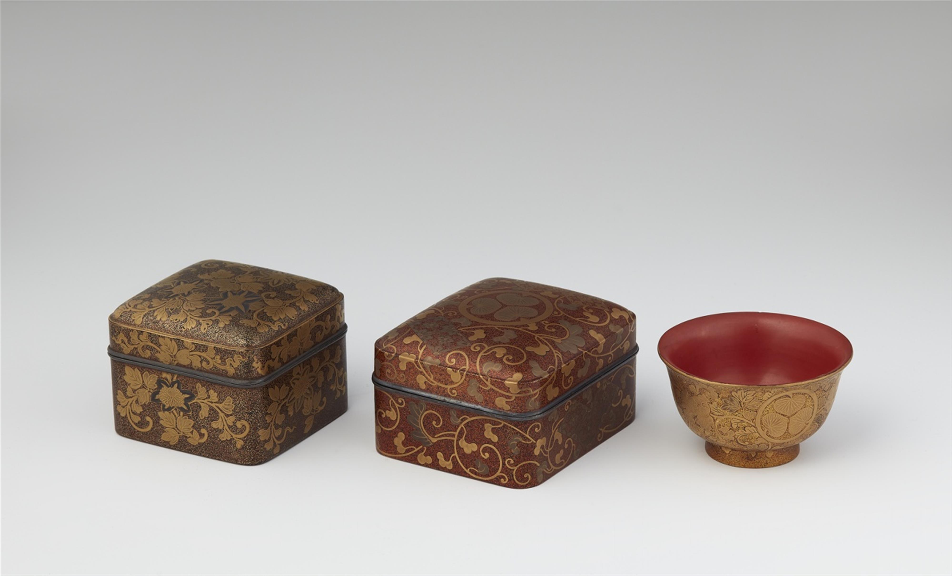 Three maki-e lacquer objects. Edo period - image-1
