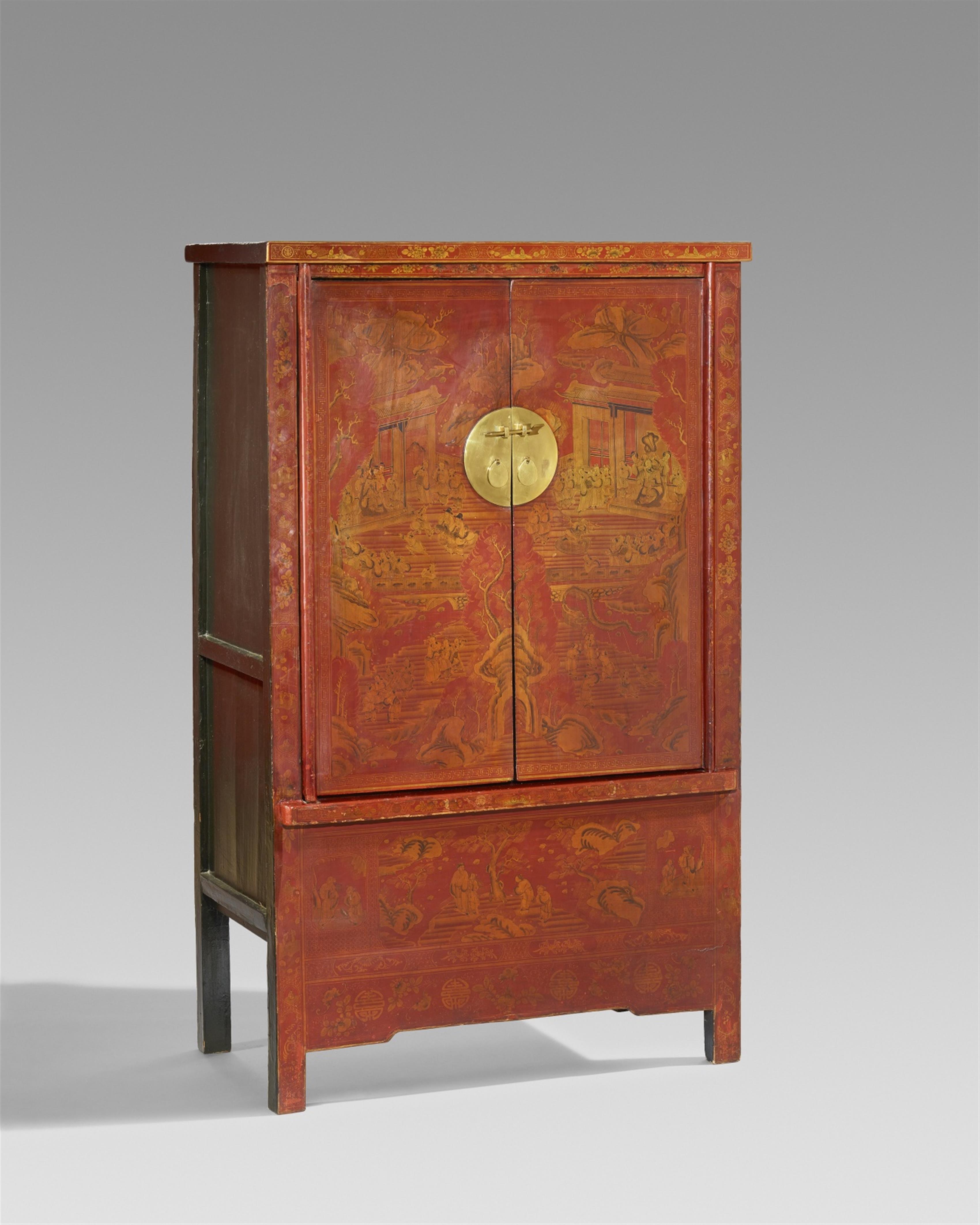 A large lacquered wood cabinet. Qing dynasty - image-1