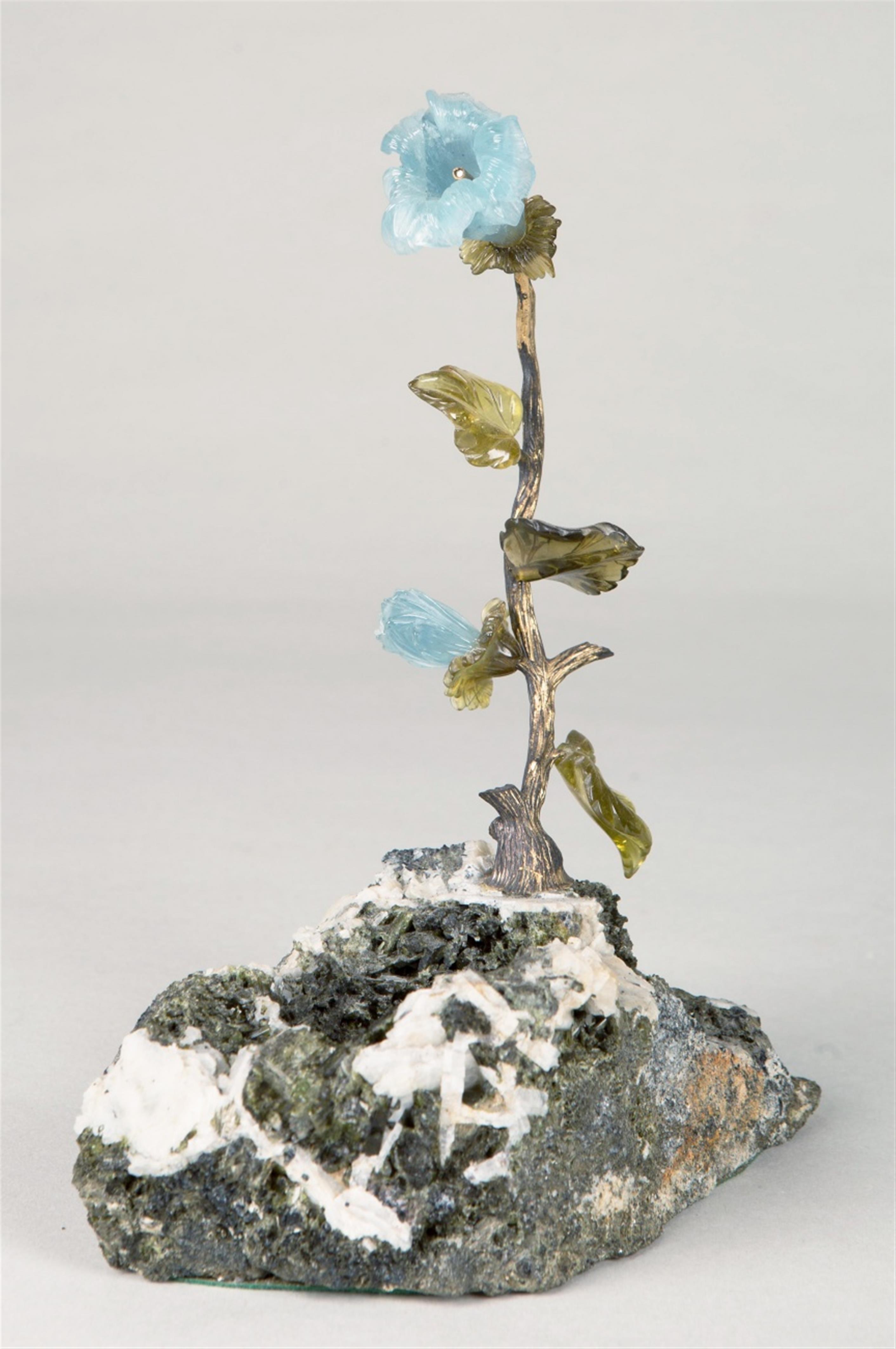 Blumen auf Kristallsockeln - image-1
