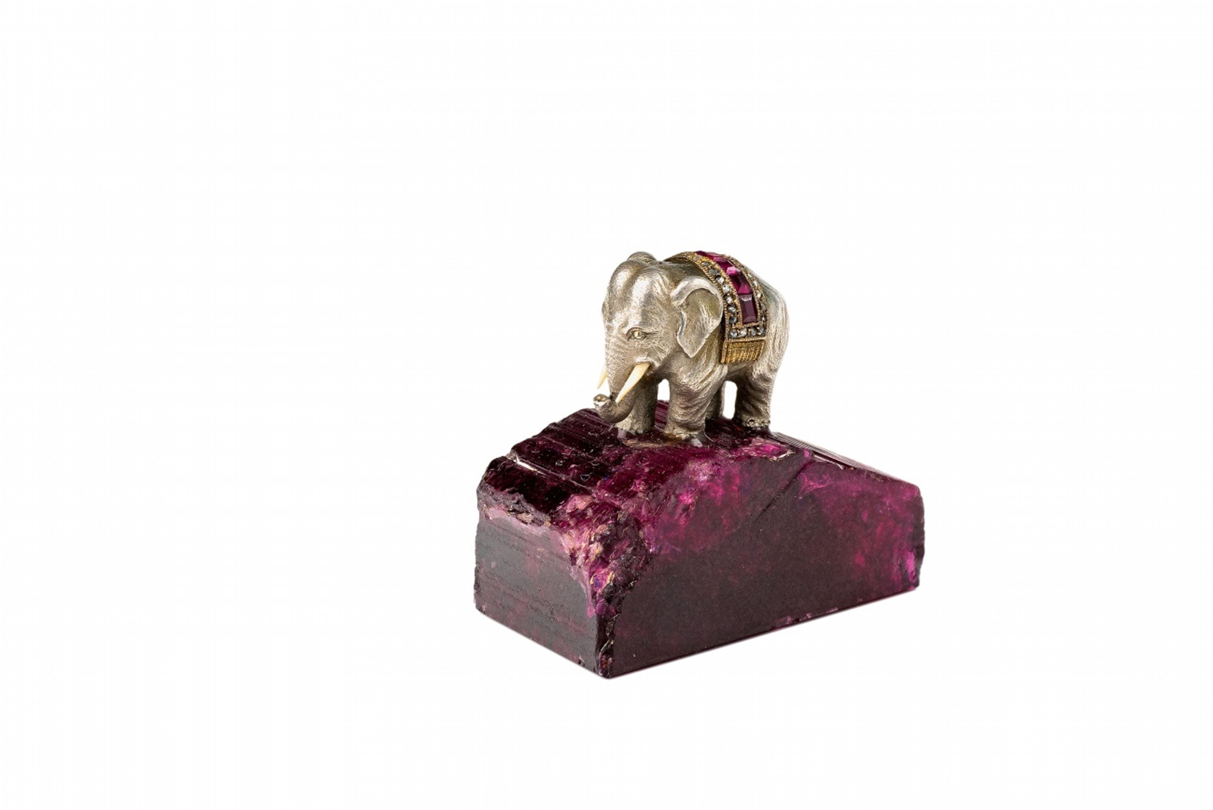 A miniature platinum model of an elephant - image-1