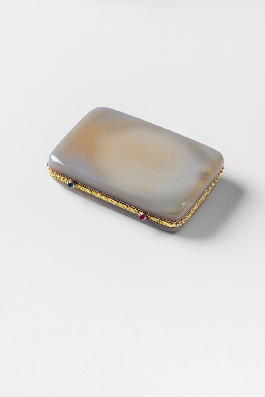 A 14k gold mounted agate cigarette case - image-1