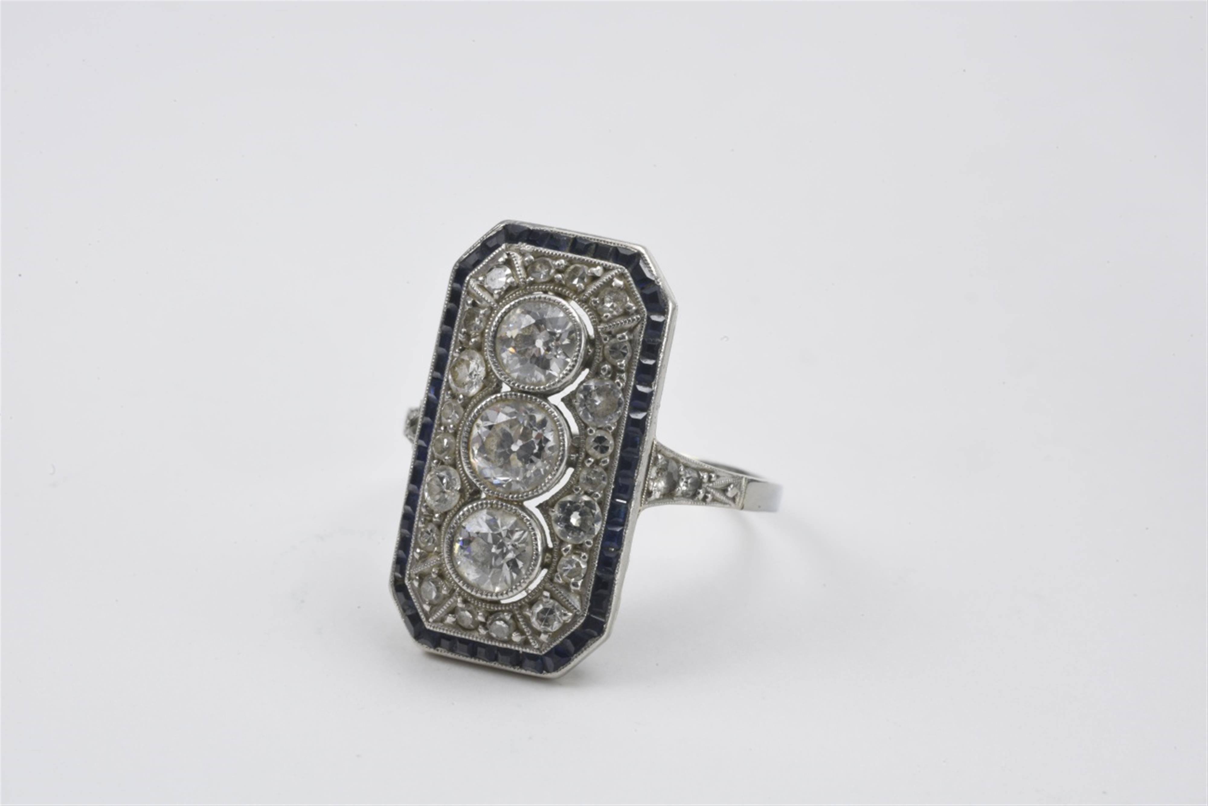 An Art Deco 18k white gold and diamond ring - image-1