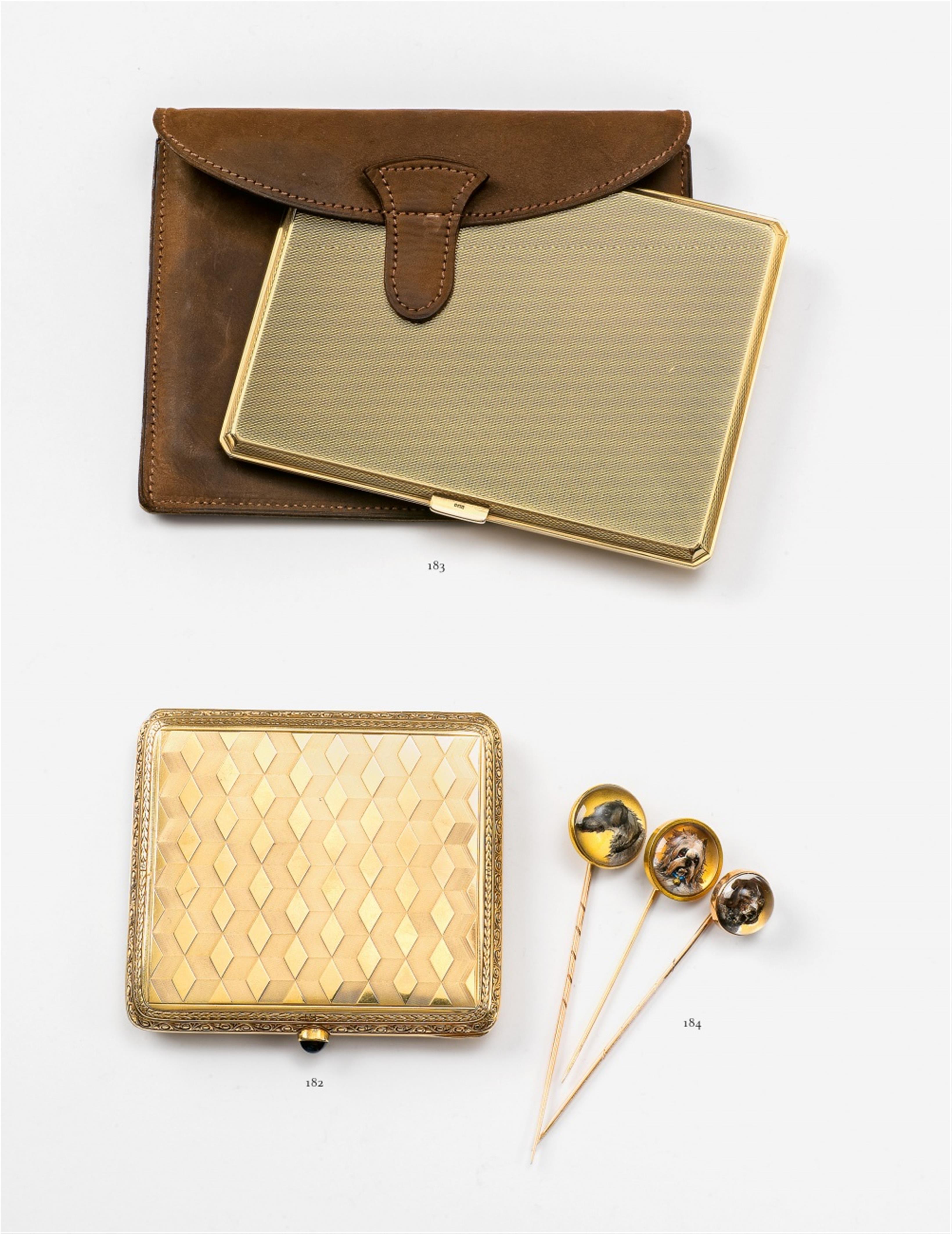A 9k gold Art Deco cigarette case - image-1
