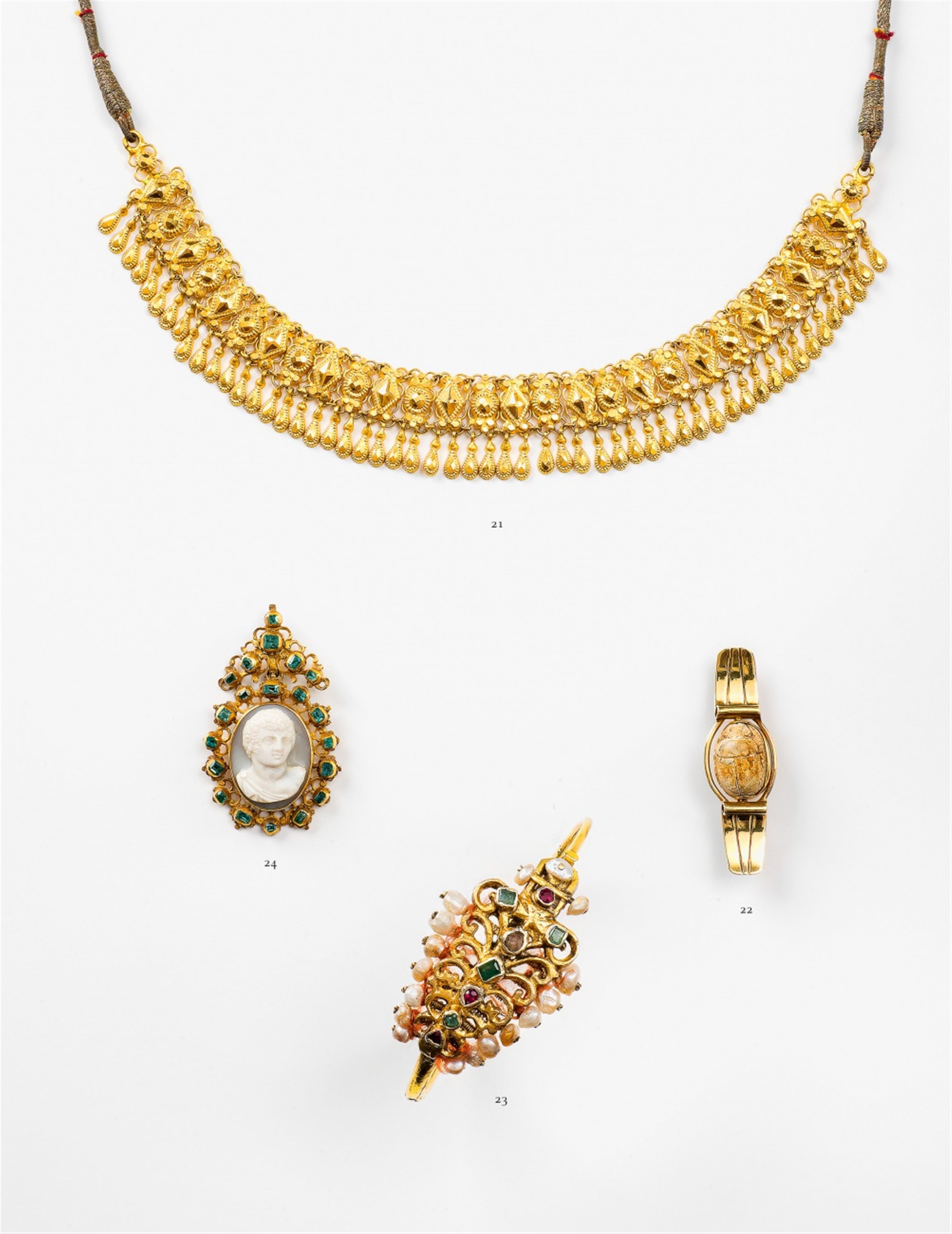 An Indian 22k gold fringe collier - image-1