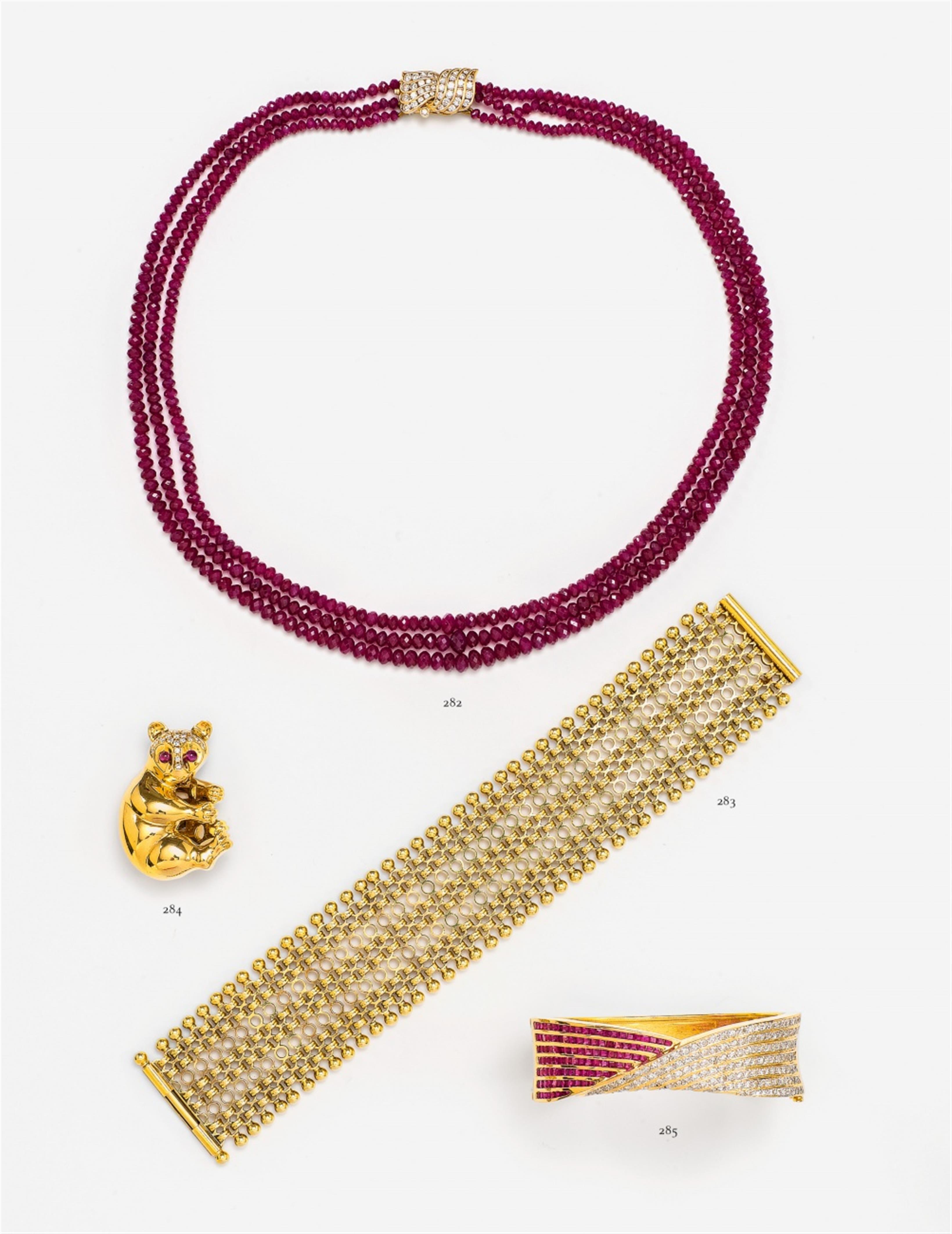 An 18k gold and ruby collier - image-1