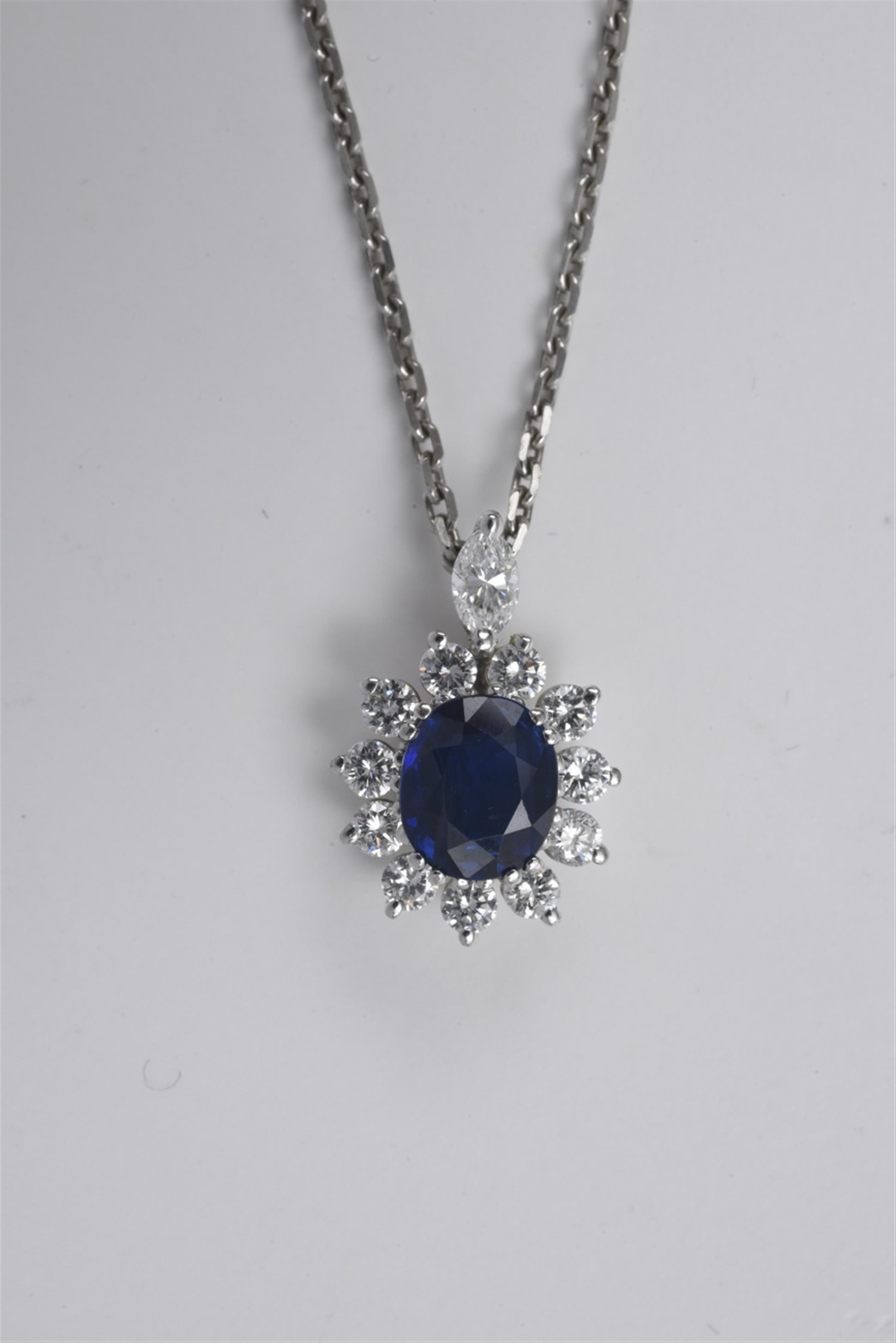 A 14k white gold collier with a sapphire pendant - image-1