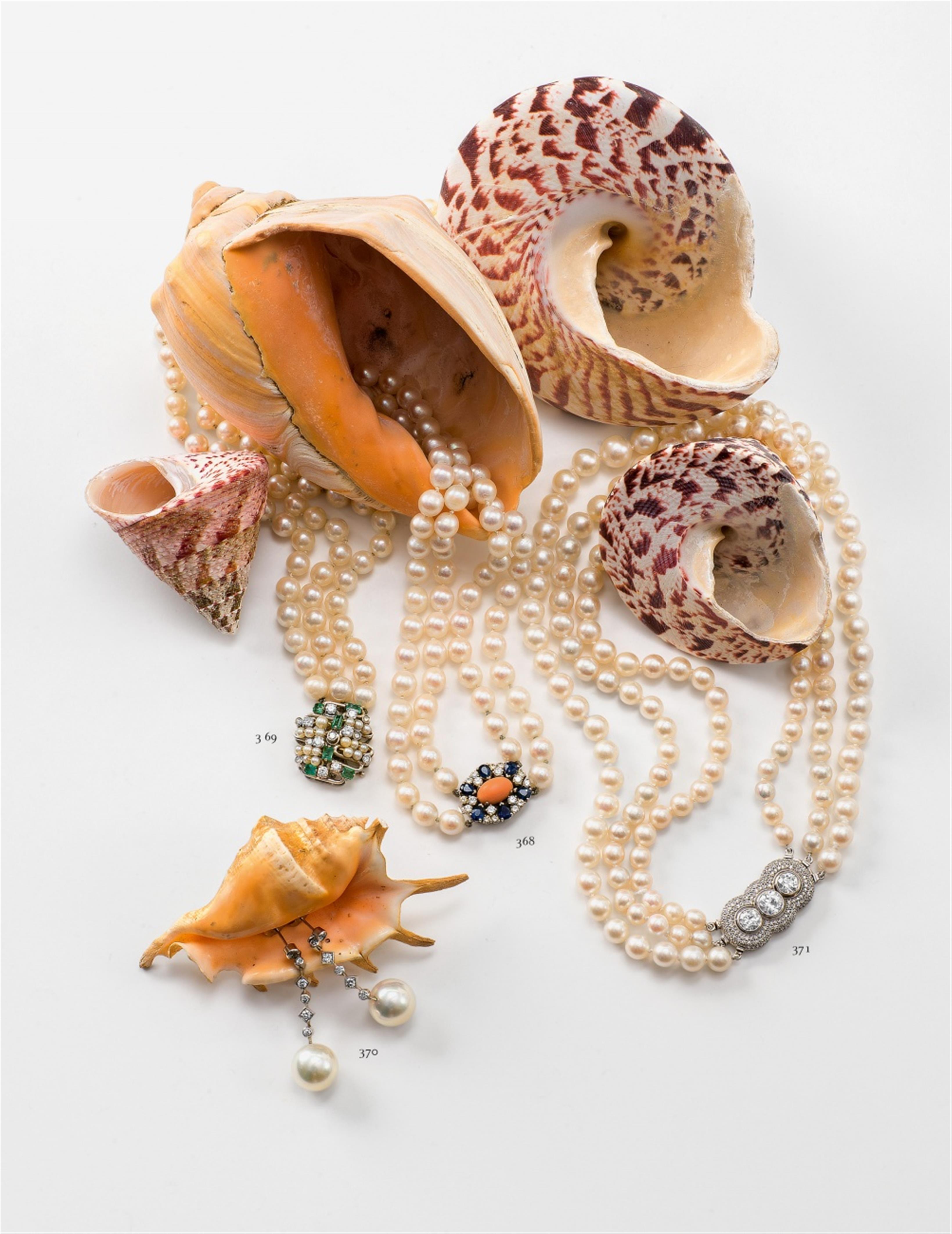 Perlencollier mit Zierschließe - image-1