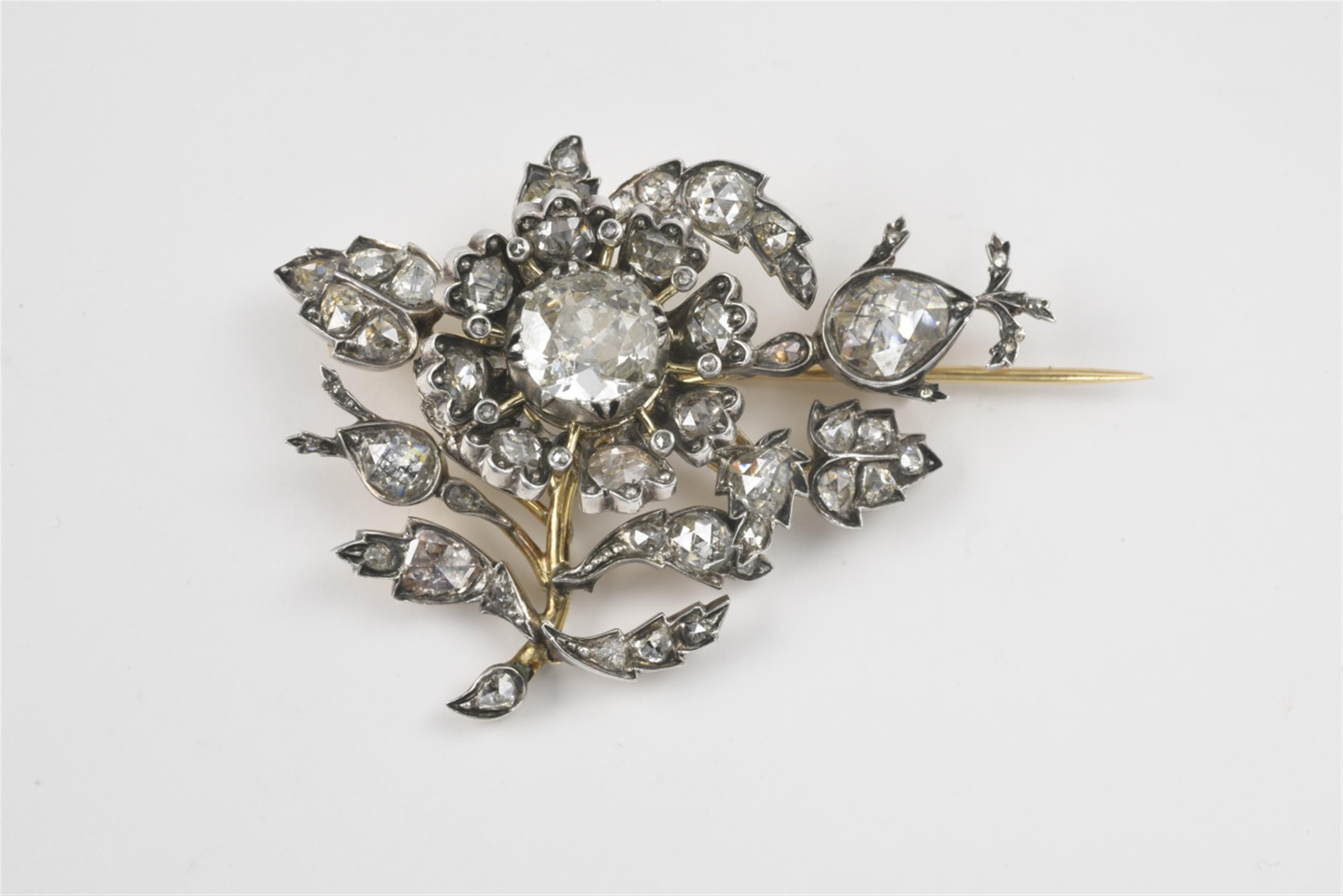 A French 18k gold and diamond tremble brooch - image-1