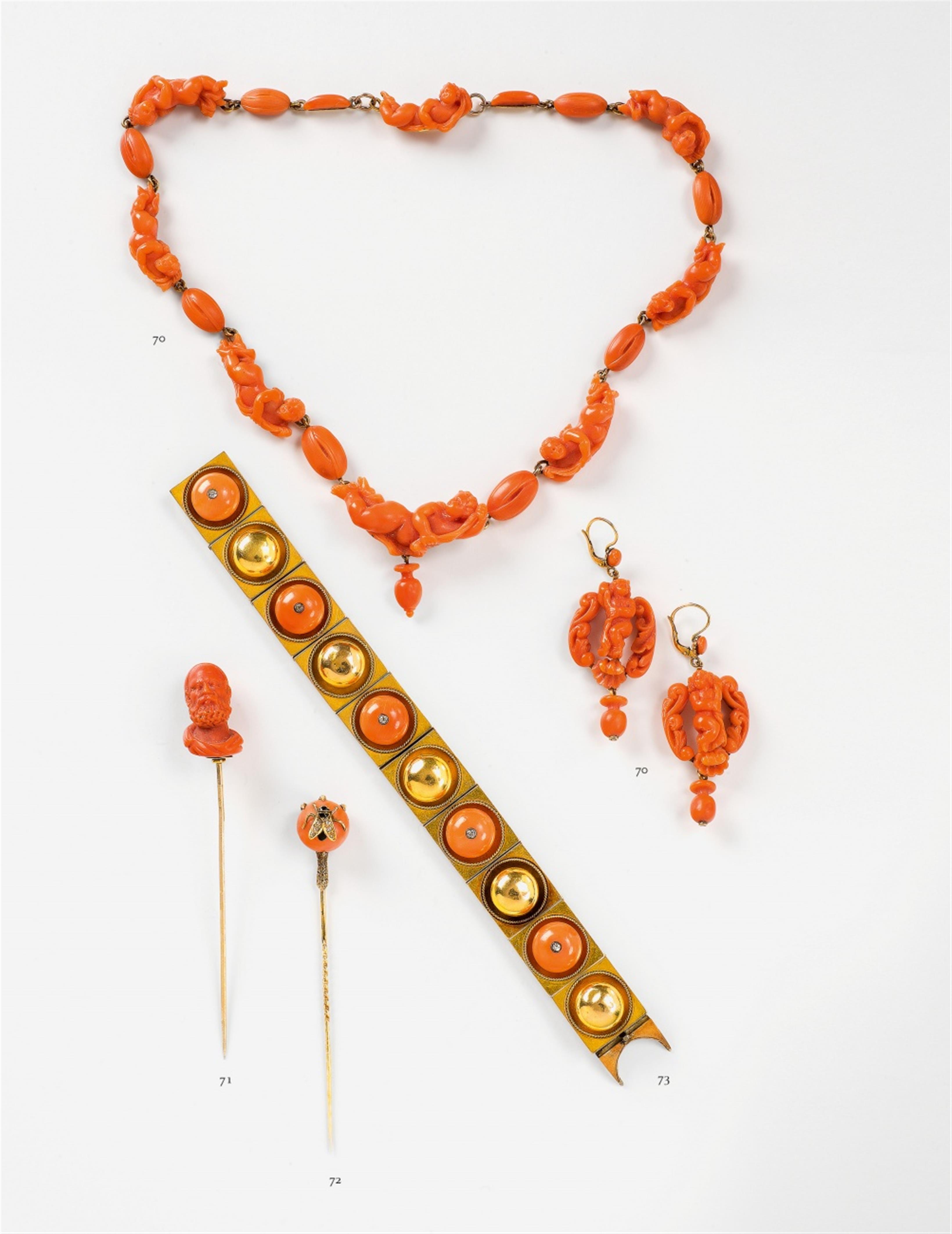 An 18k gold and coral collier and earrings - image-1