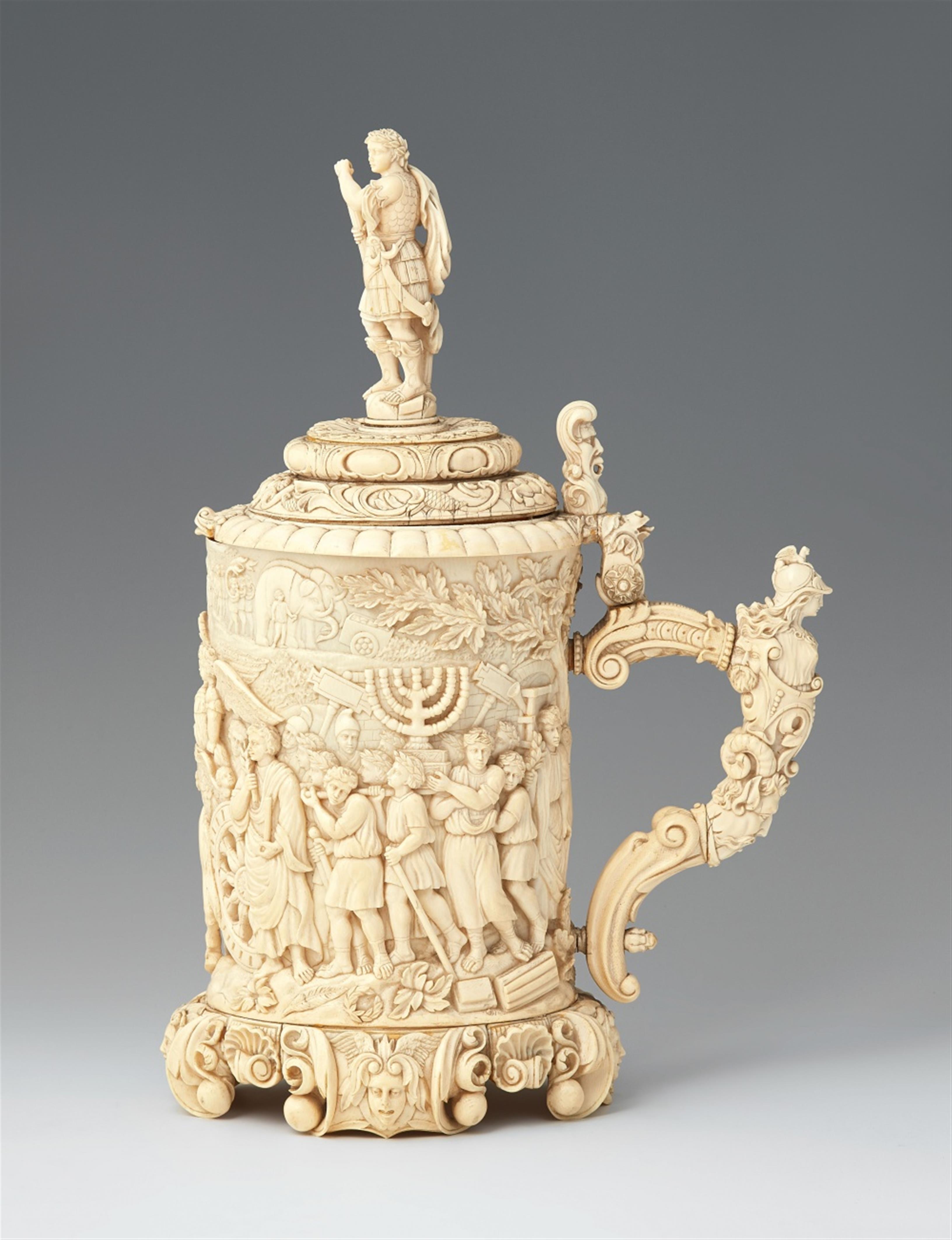 Elfenbein-Deckelhumpen mit Triumphzug des Titus - image-1