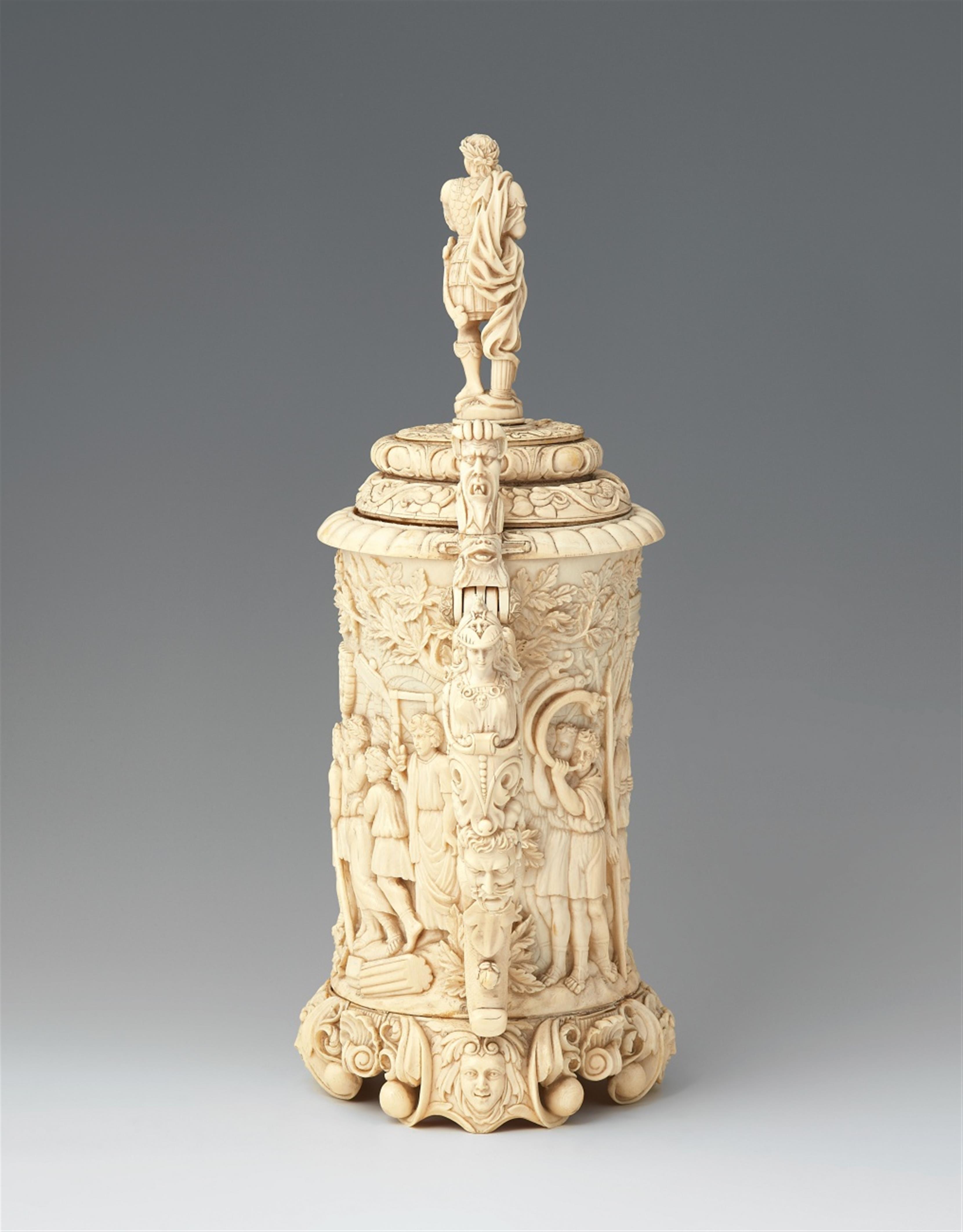 Elfenbein-Deckelhumpen mit Triumphzug des Titus - image-4