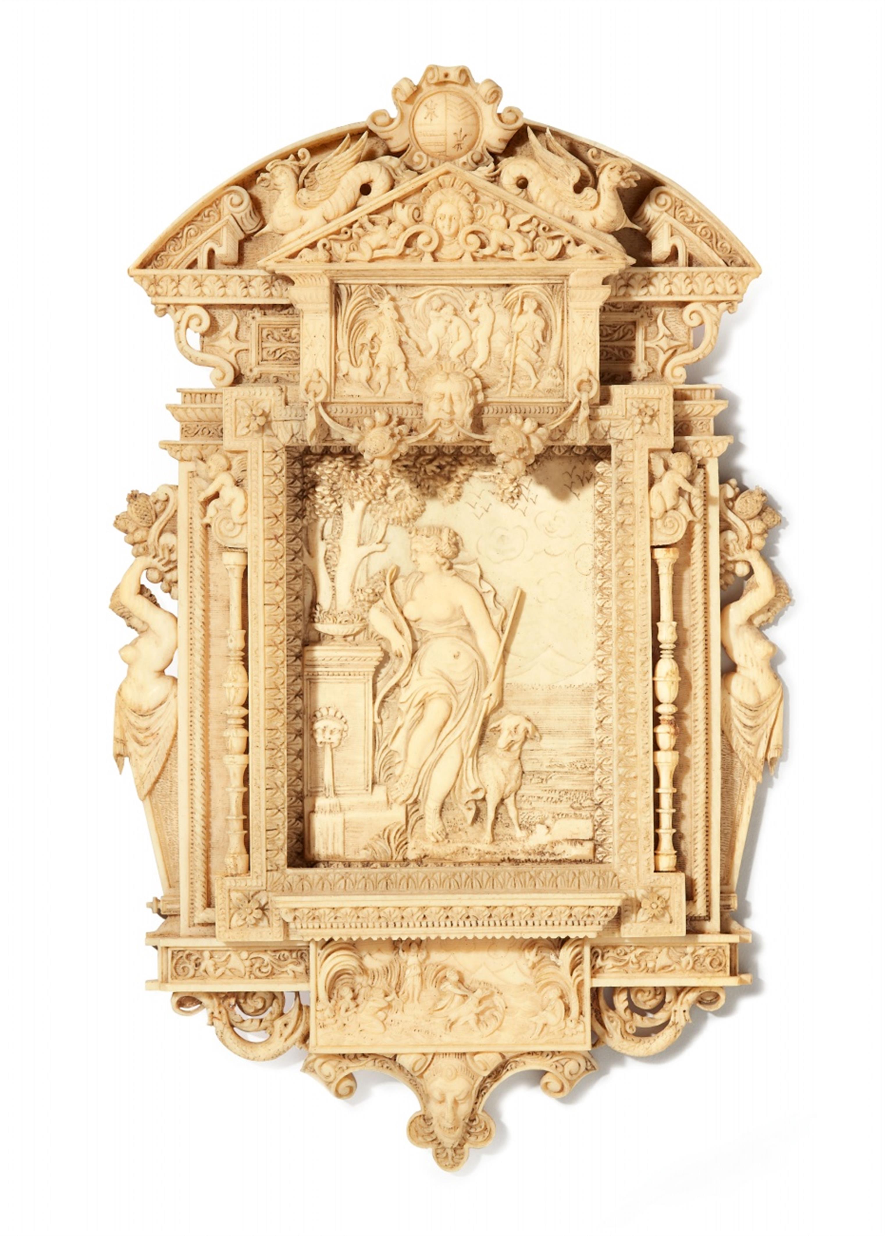 Elfenbein-Tabernakelrahmen mit Diana - image-1