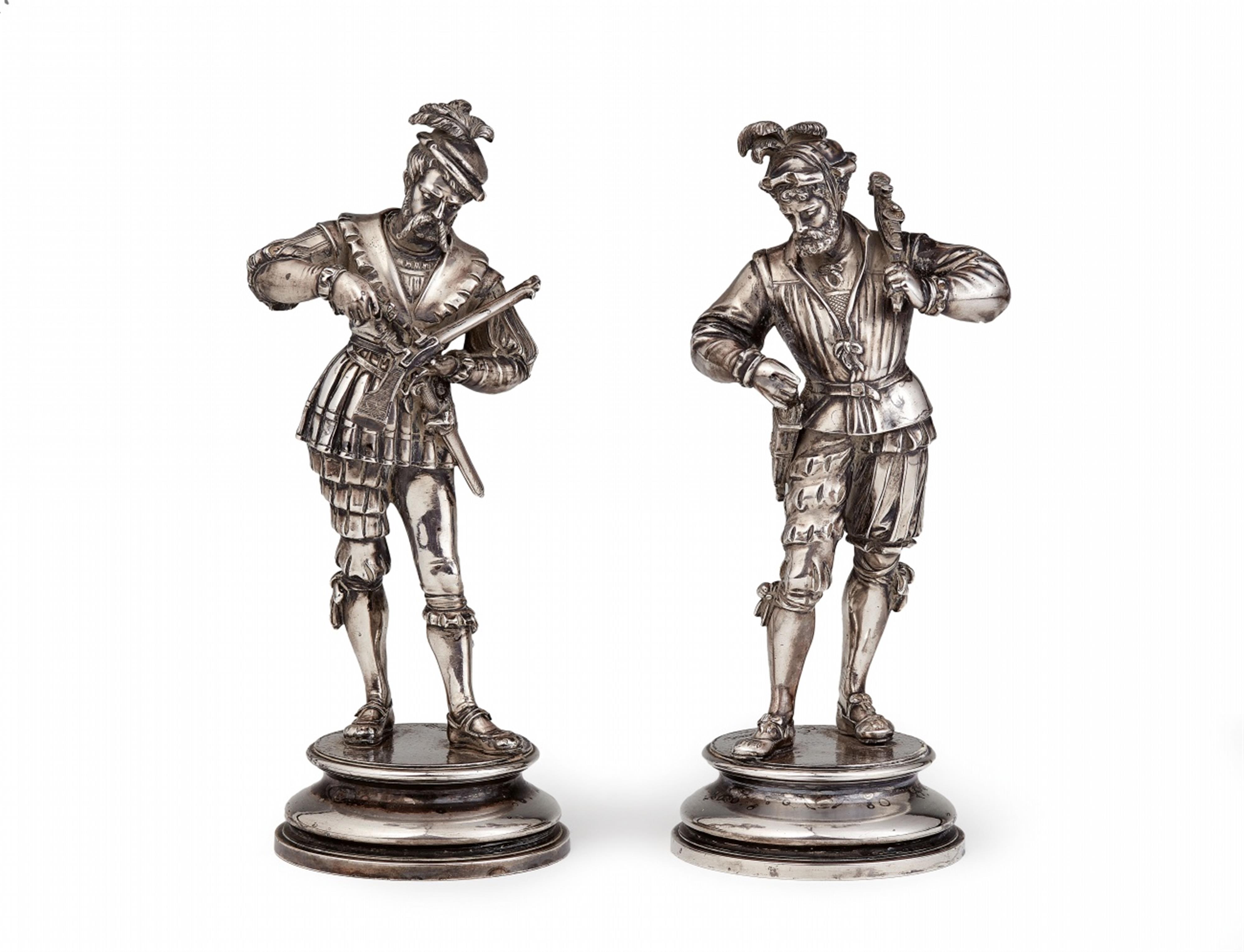 Two bronze figures of soldiers - image-1