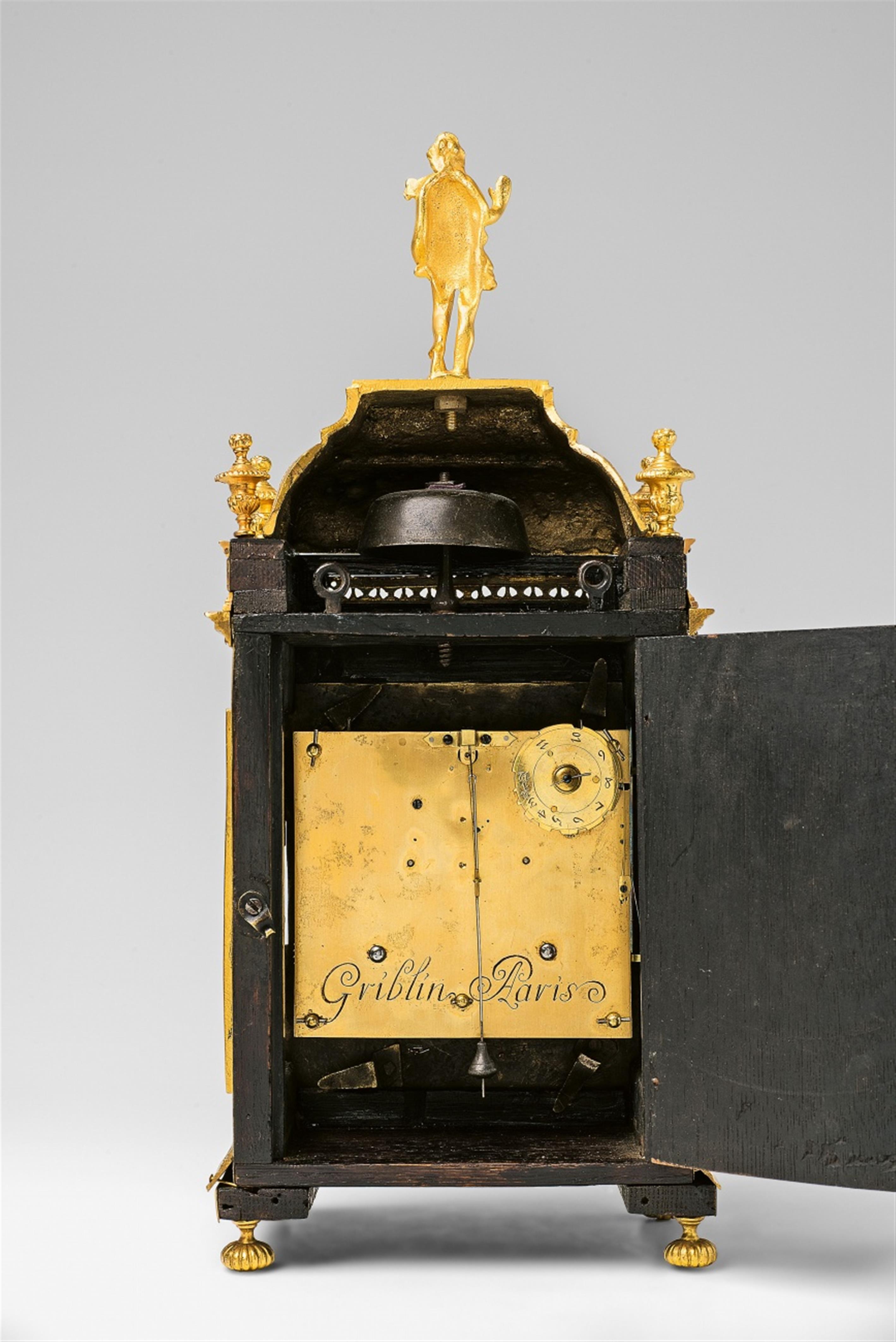 A Parisian ormolu "réligieuse" pendulum clock - image-2