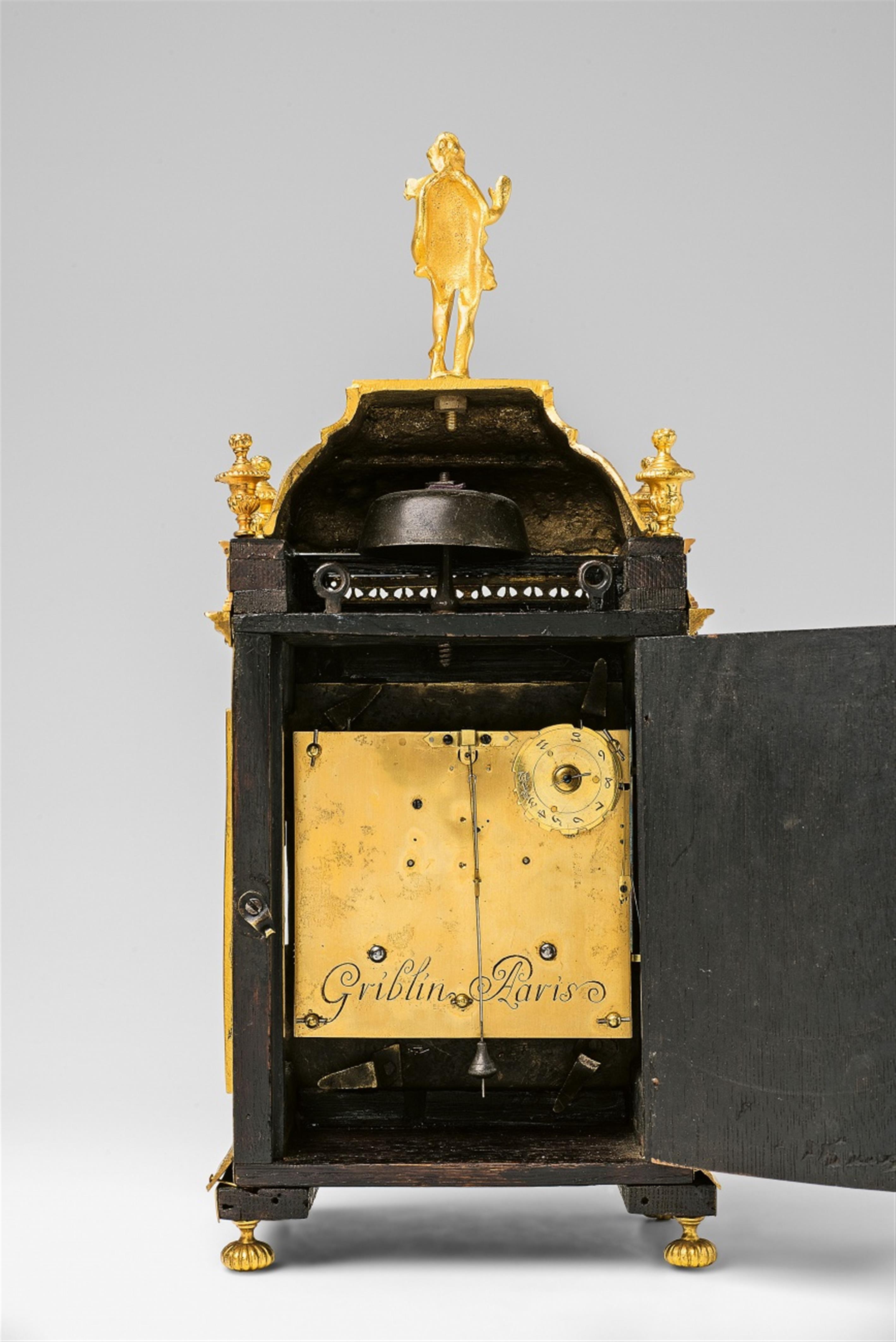 A Parisian ormolu "réligieuse" pendulum clock - image-5