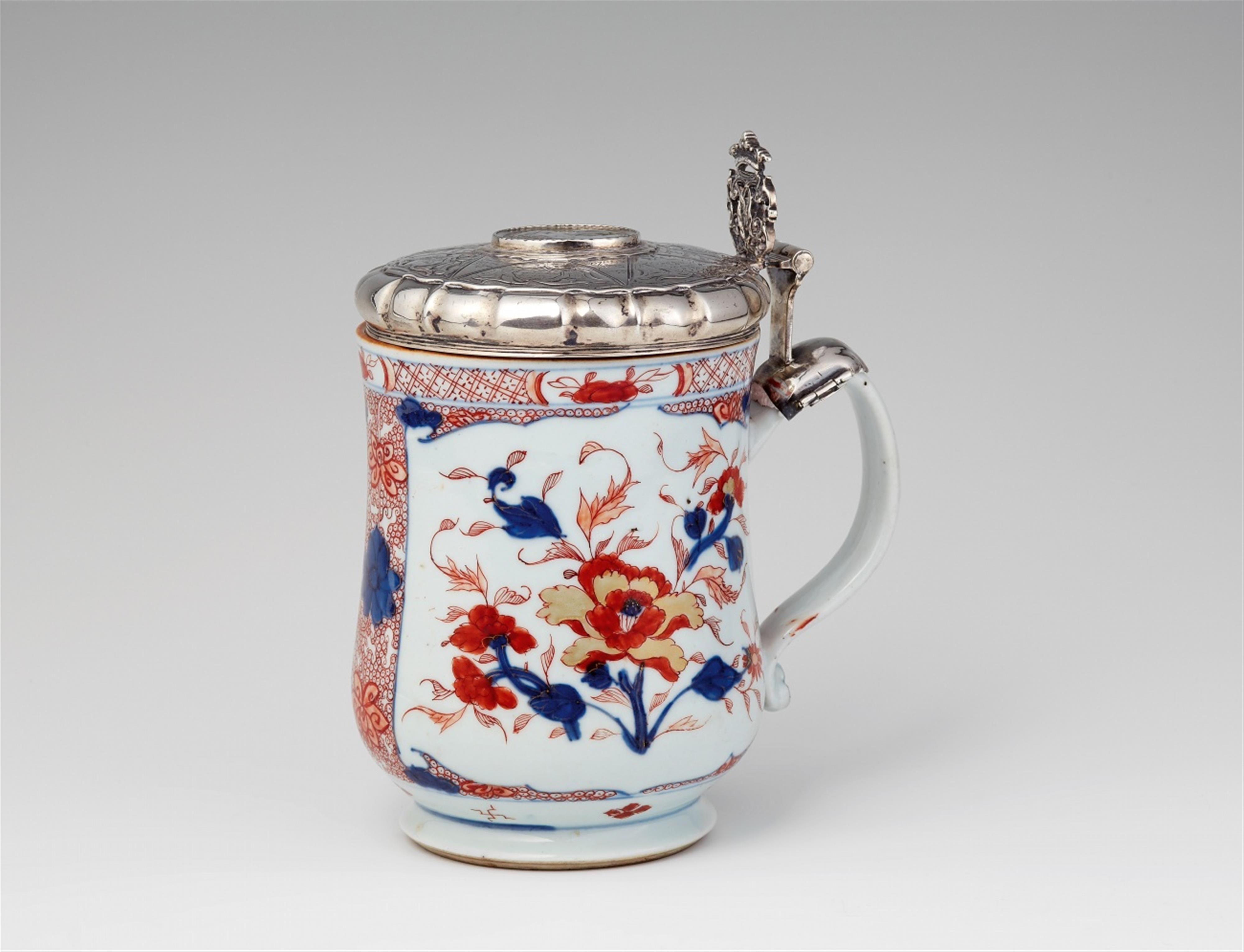 A silver-mounted Quianlong porcelain tankard - image-1
