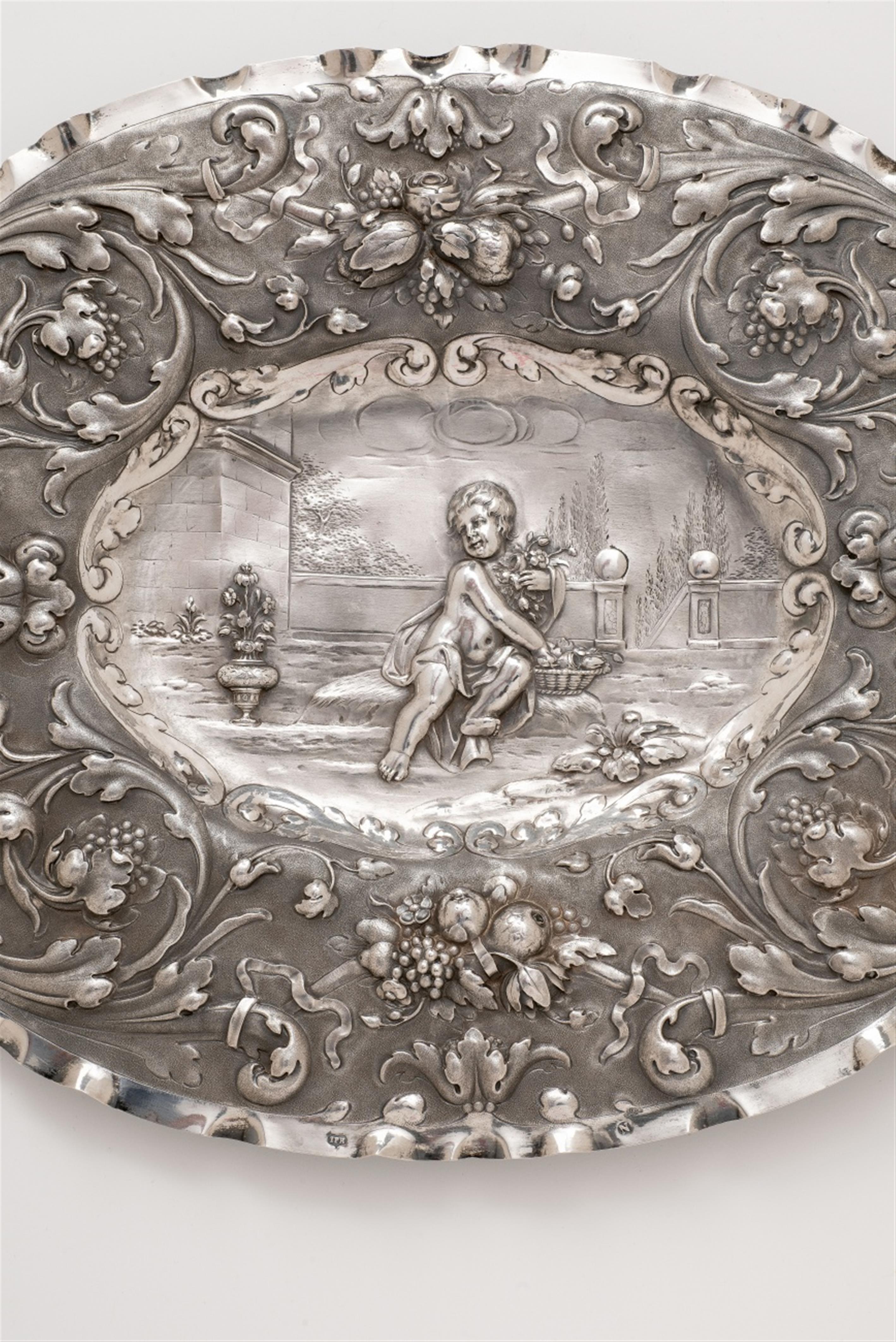 A Nuremberg silver sideboard dish - image-2