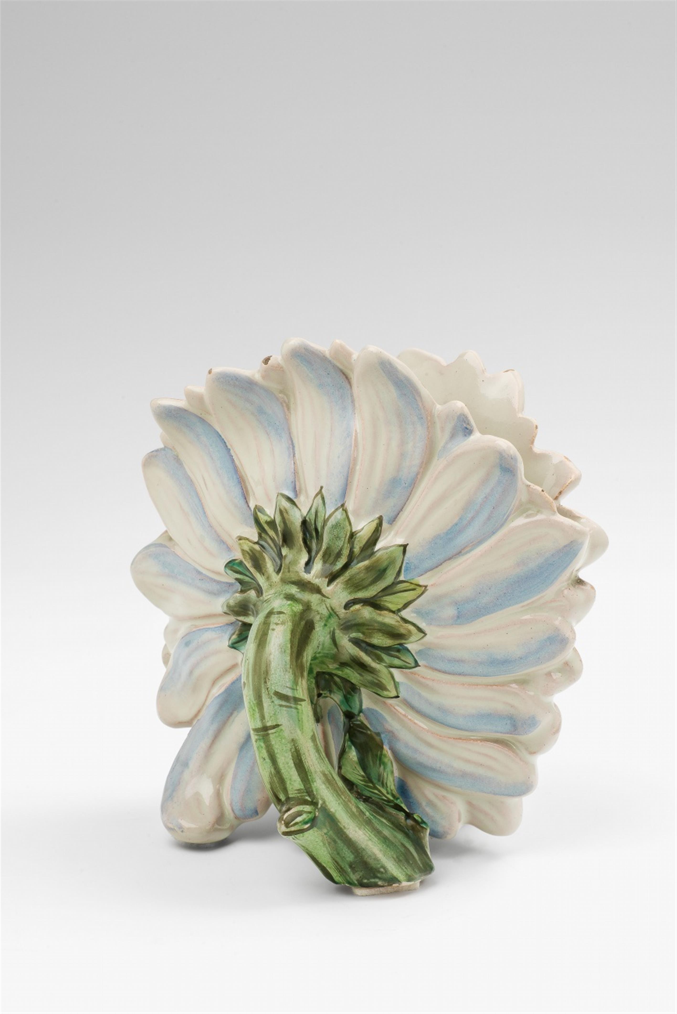 A Nancy faience daisy vase with a motto - image-2