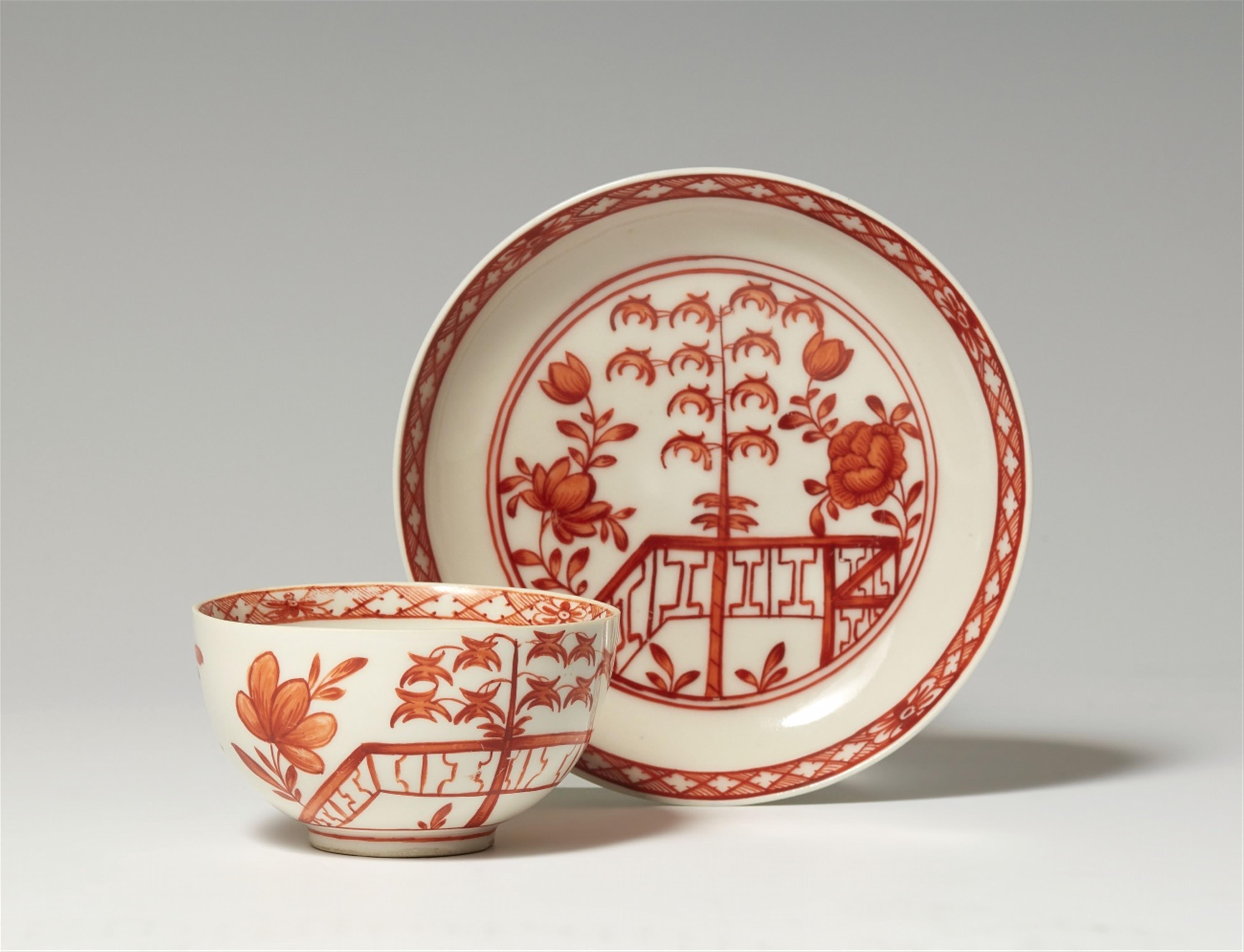 A Zurich porcelain teabowl with a chinoiserie garden motif - image-1