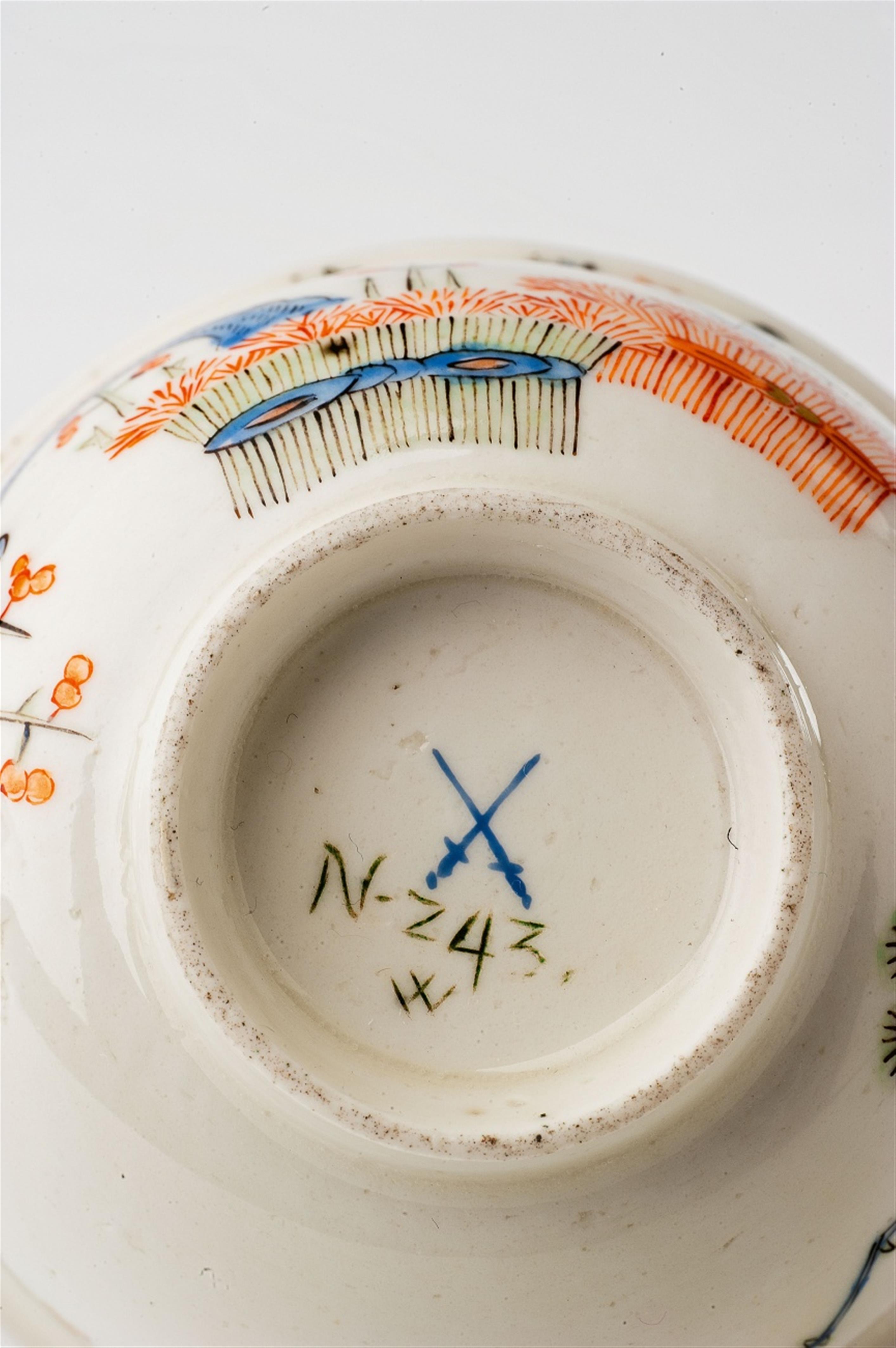 An early Meissen porcelain teabowl with a palace inventory number - image-2