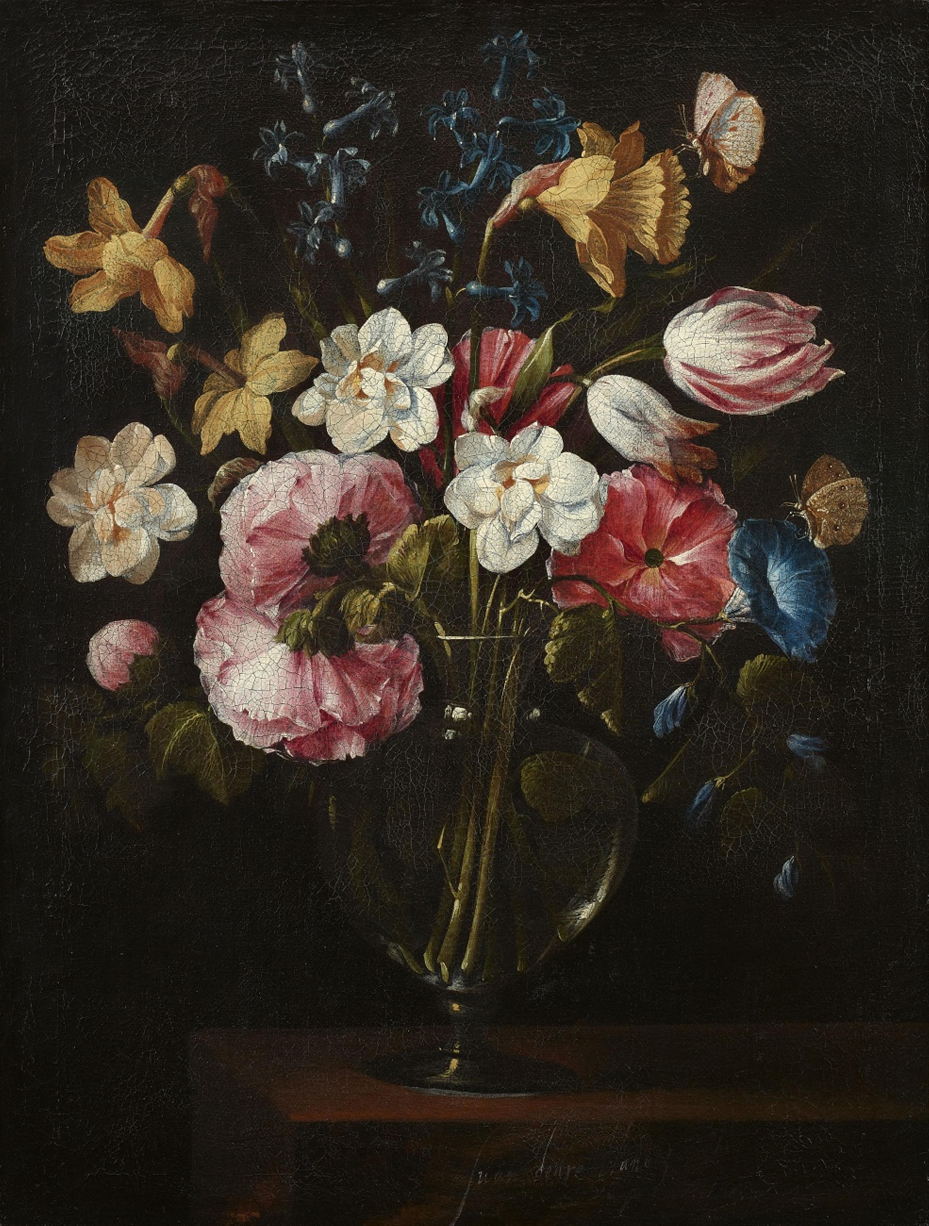 Juan de Arellano - Narzissen, Tulpen, Stockrose, Hyazinthen und andere Blumen in einer Glasvase und Schmetterlinge - image-1