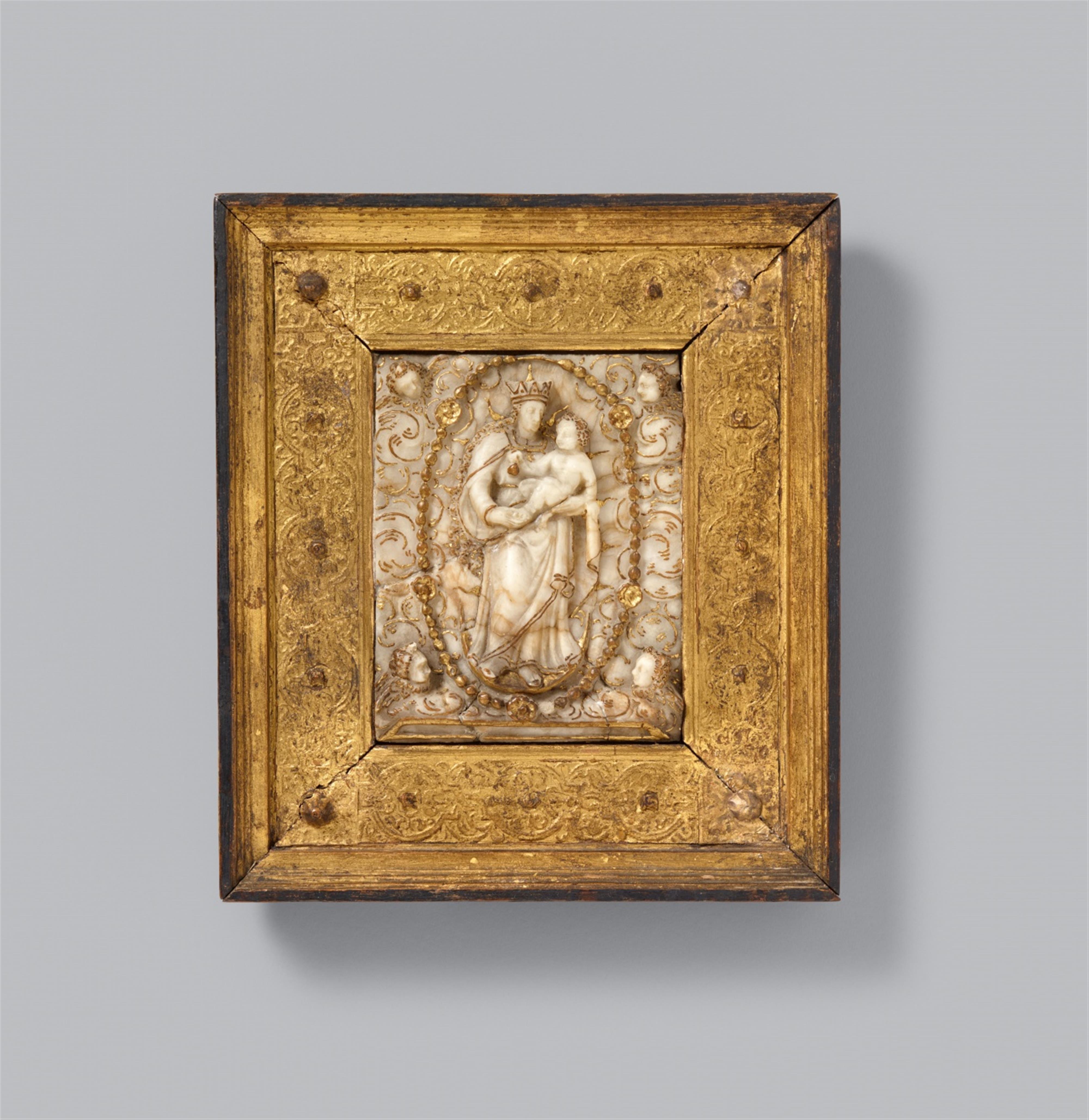Mechelen circa 1600 - A Mechelen alabaster relief of the Virgin and Child, circa 1600 - image-1