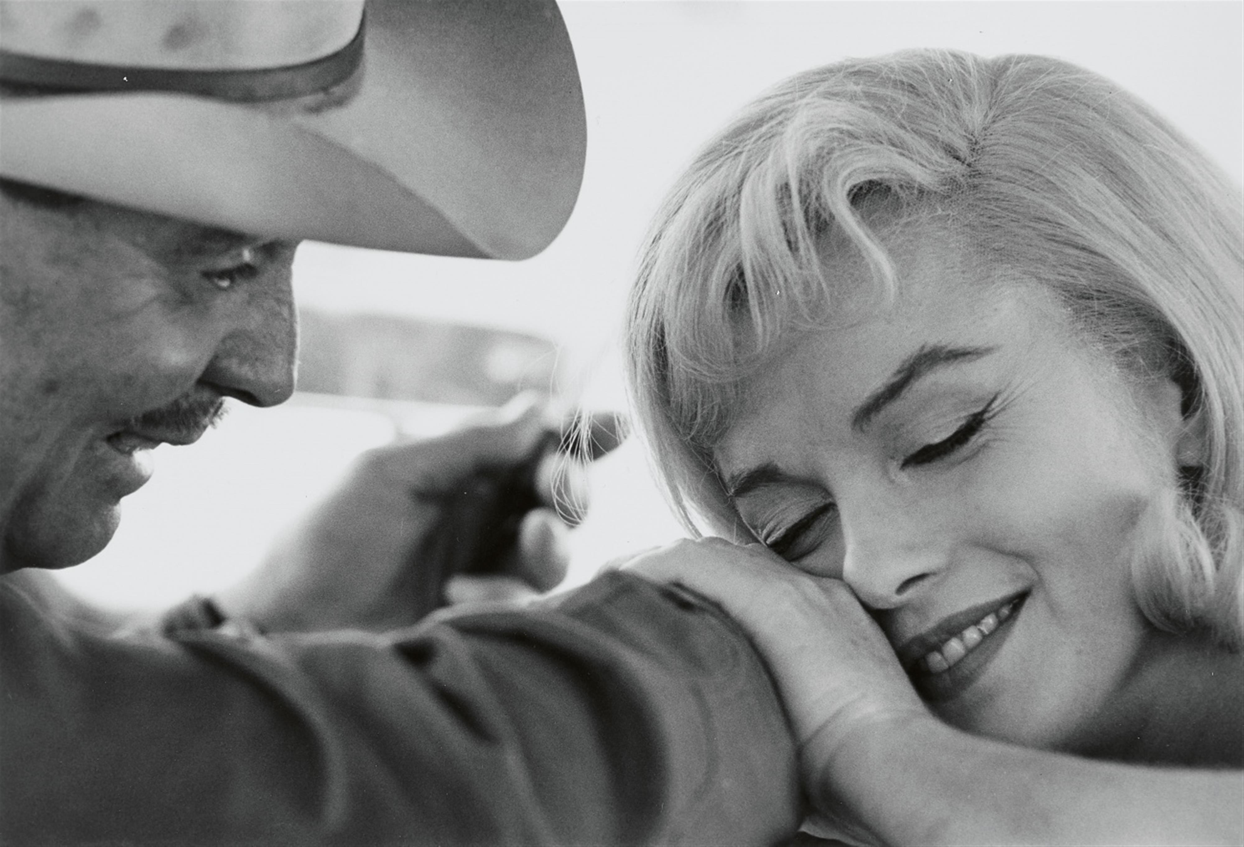 Cornell Capa - Marilyn Monroe and Clark Gable during the filming of 'The Misfits', Nevada - image-1