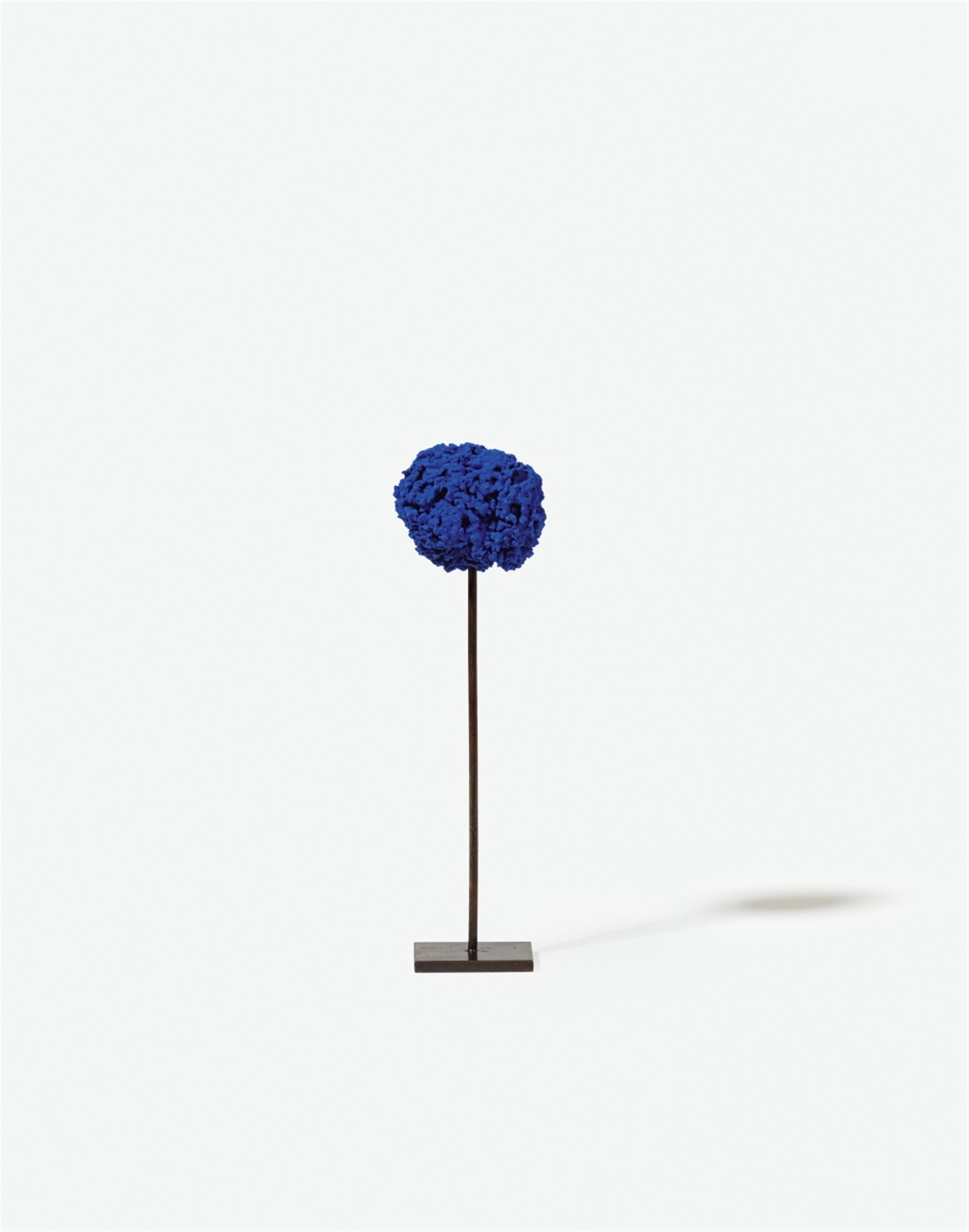 Yves Klein - Untitled blue sponge sculpture (SE 324) - image-1