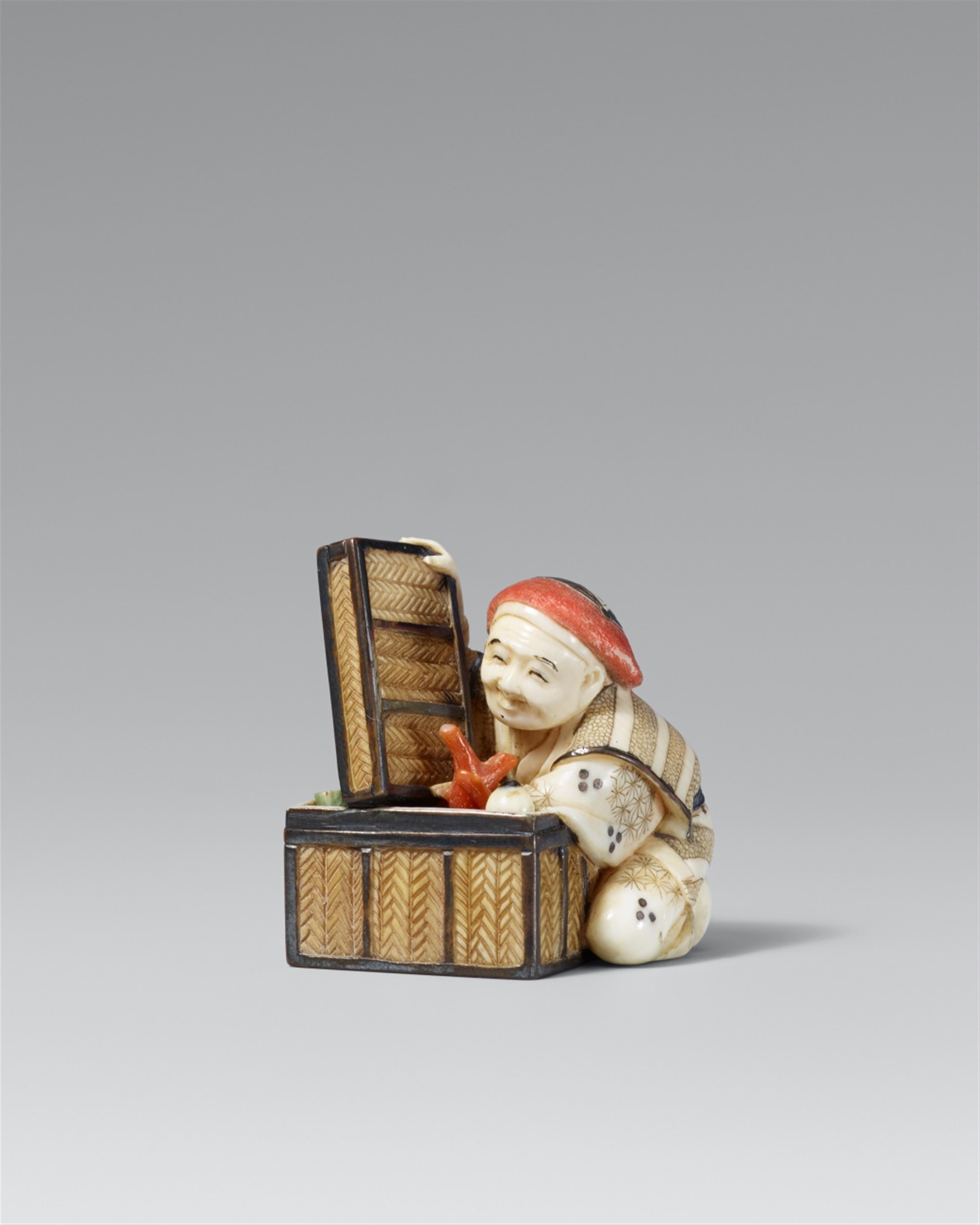 A painted and inlaid ivory netsuke of a man with a treasure box. Around 1900 - image-1