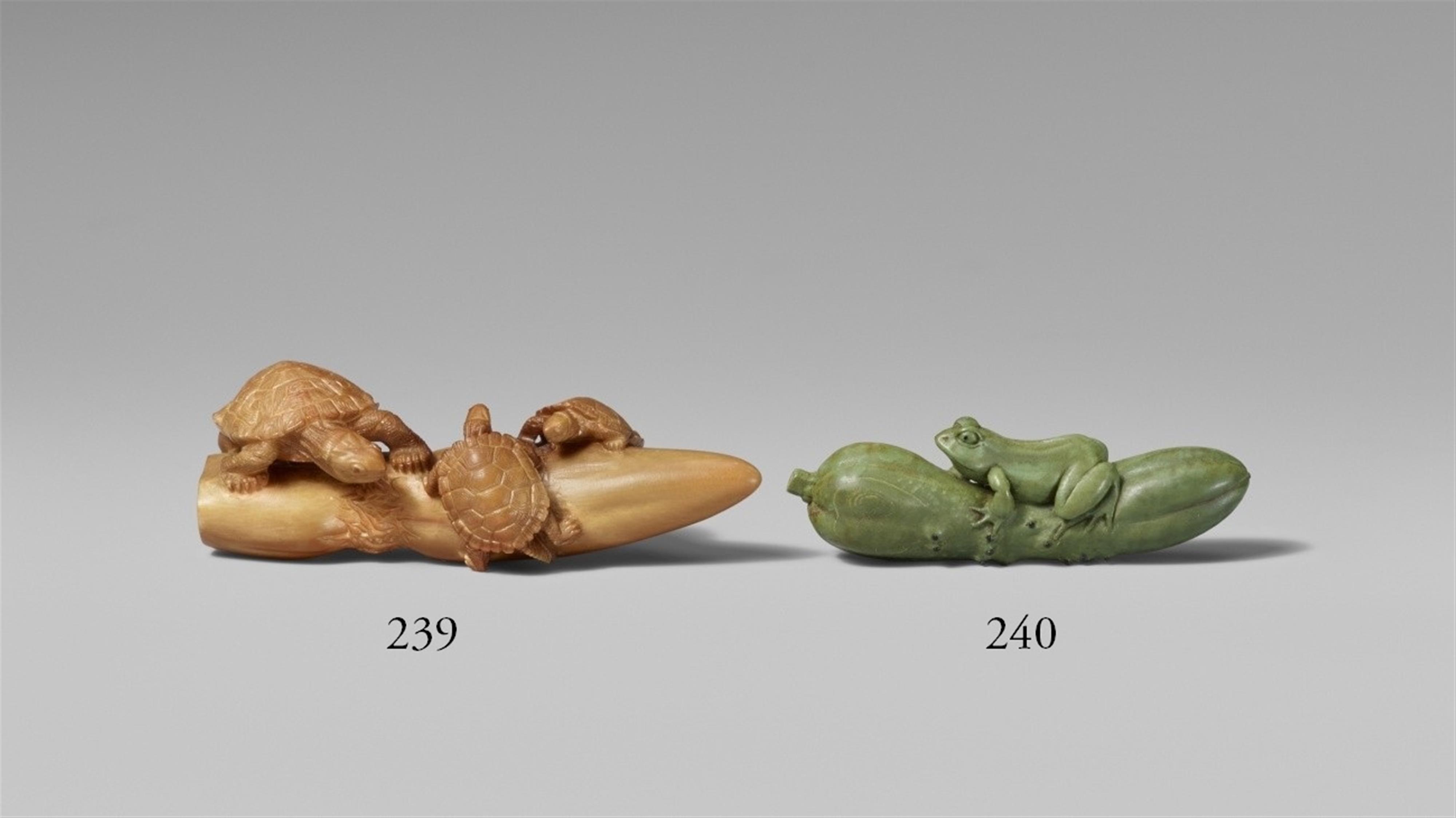 A stained ivory netsuke of three tortoises. Late 19th/early 20th century  - image-1